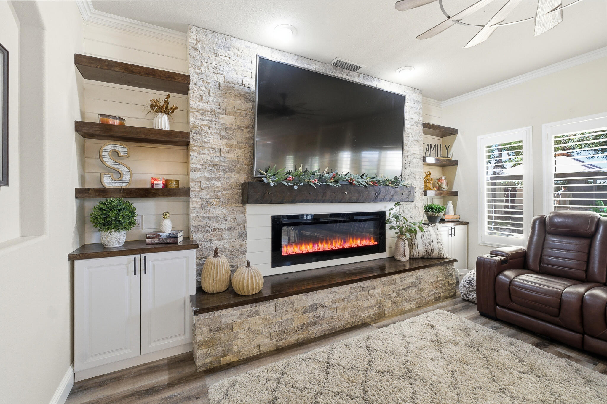 3511 S Oakhurst Ct, Visalia, CA 93292