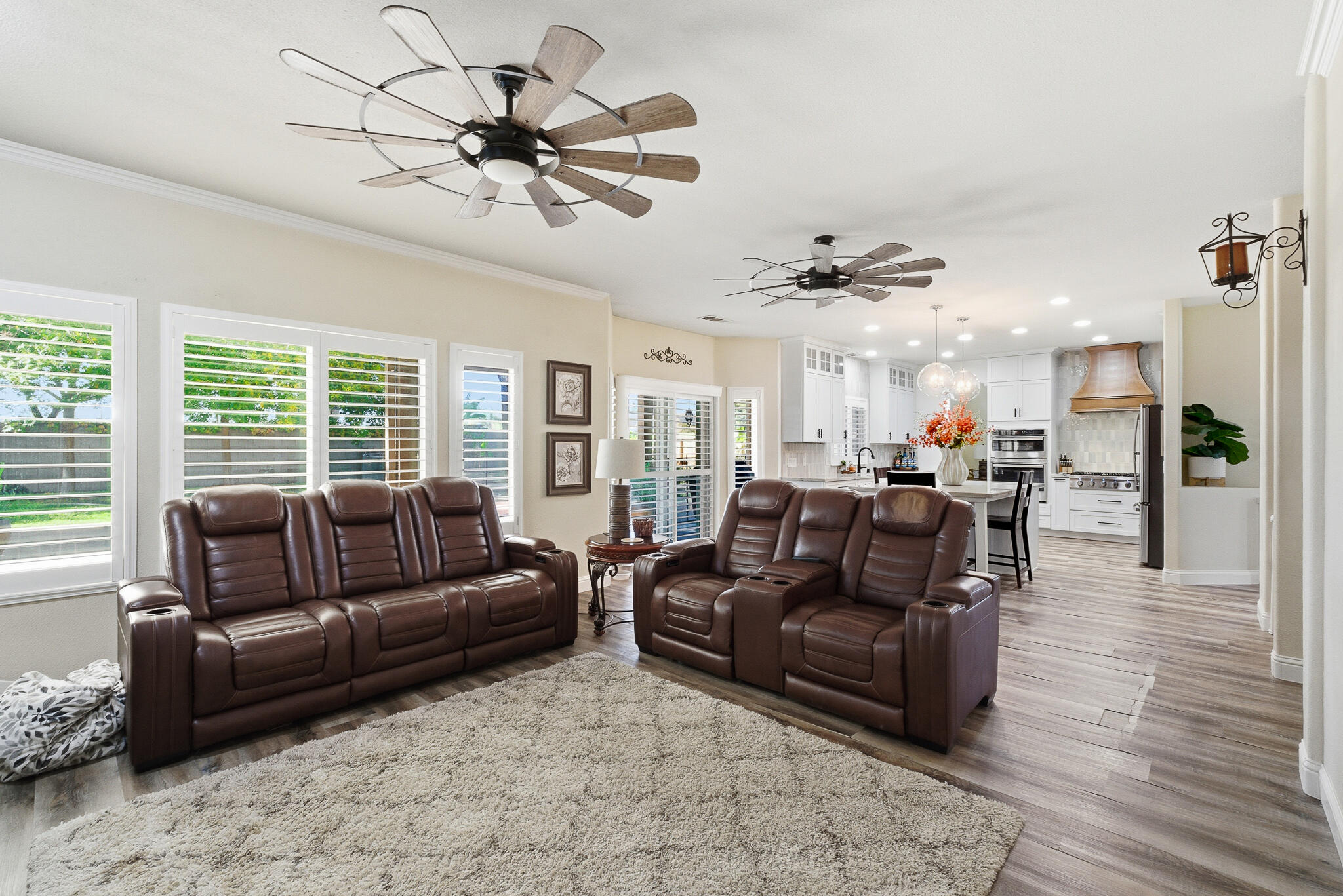 3511 S Oakhurst Ct, Visalia, CA 93292