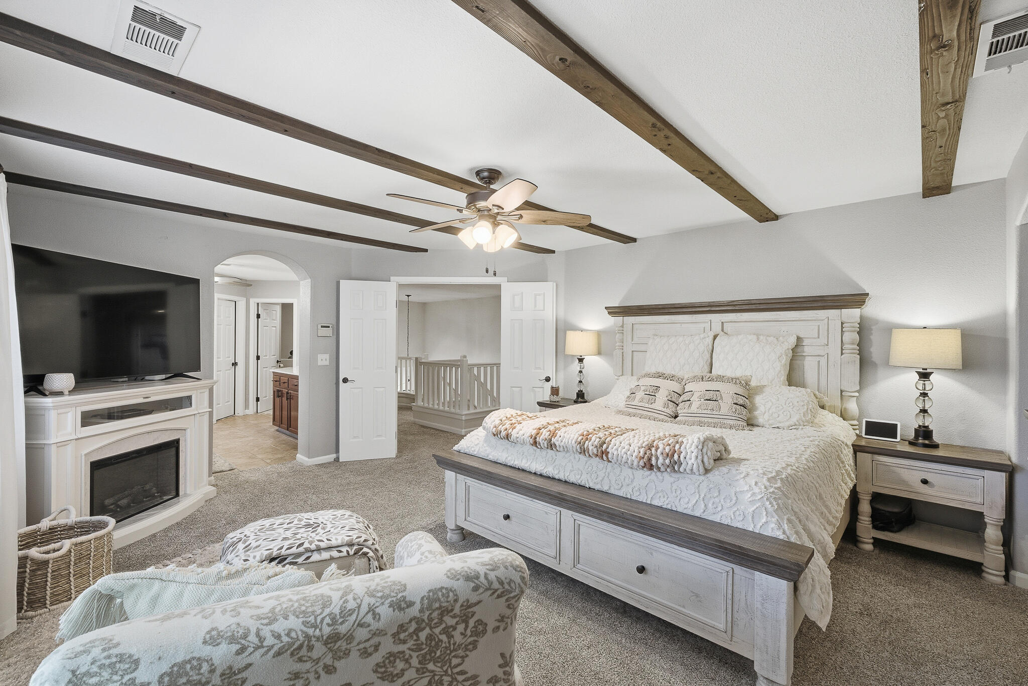 3511 S Oakhurst Ct, Visalia, CA 93292