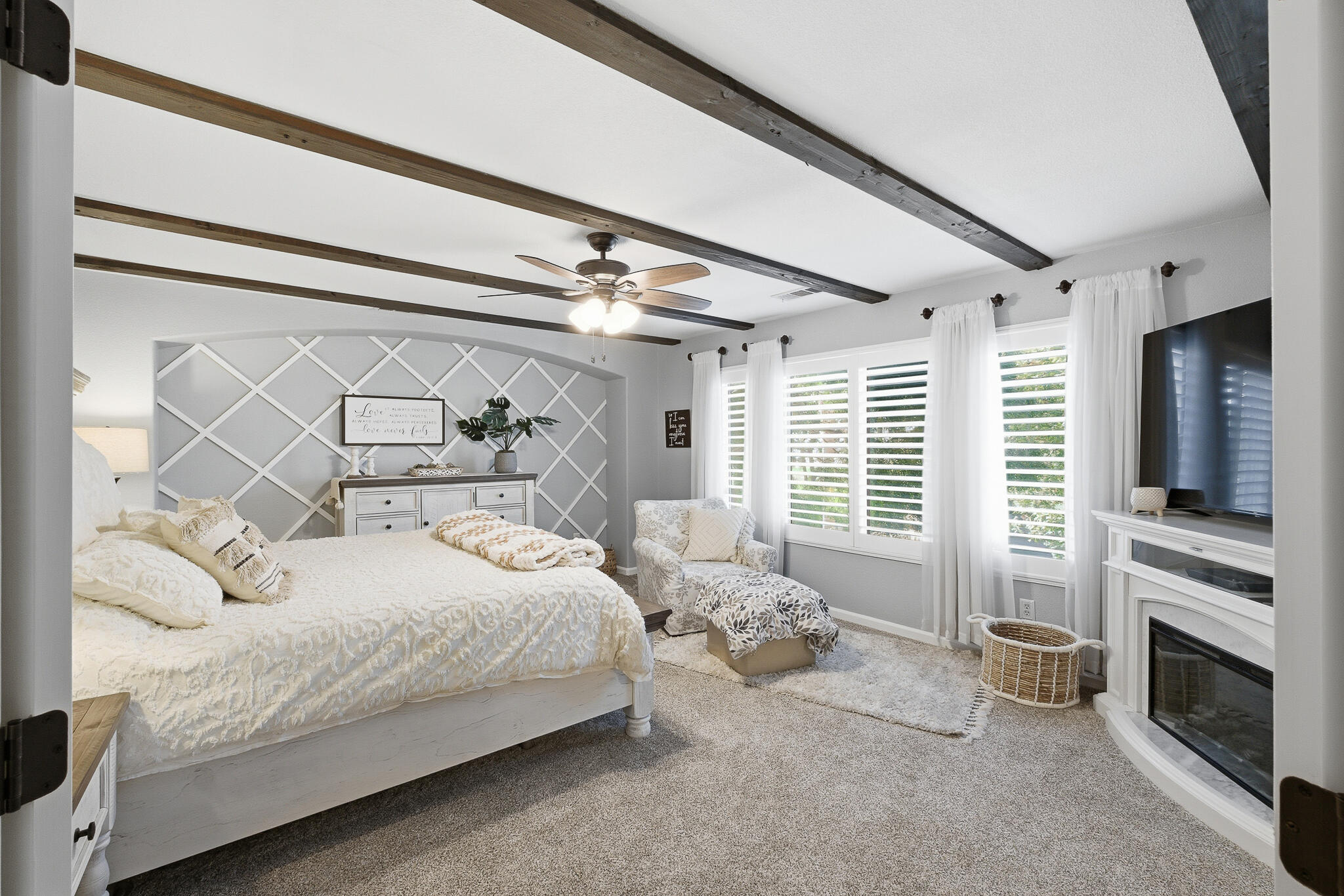 3511 S Oakhurst Ct, Visalia, CA 93292