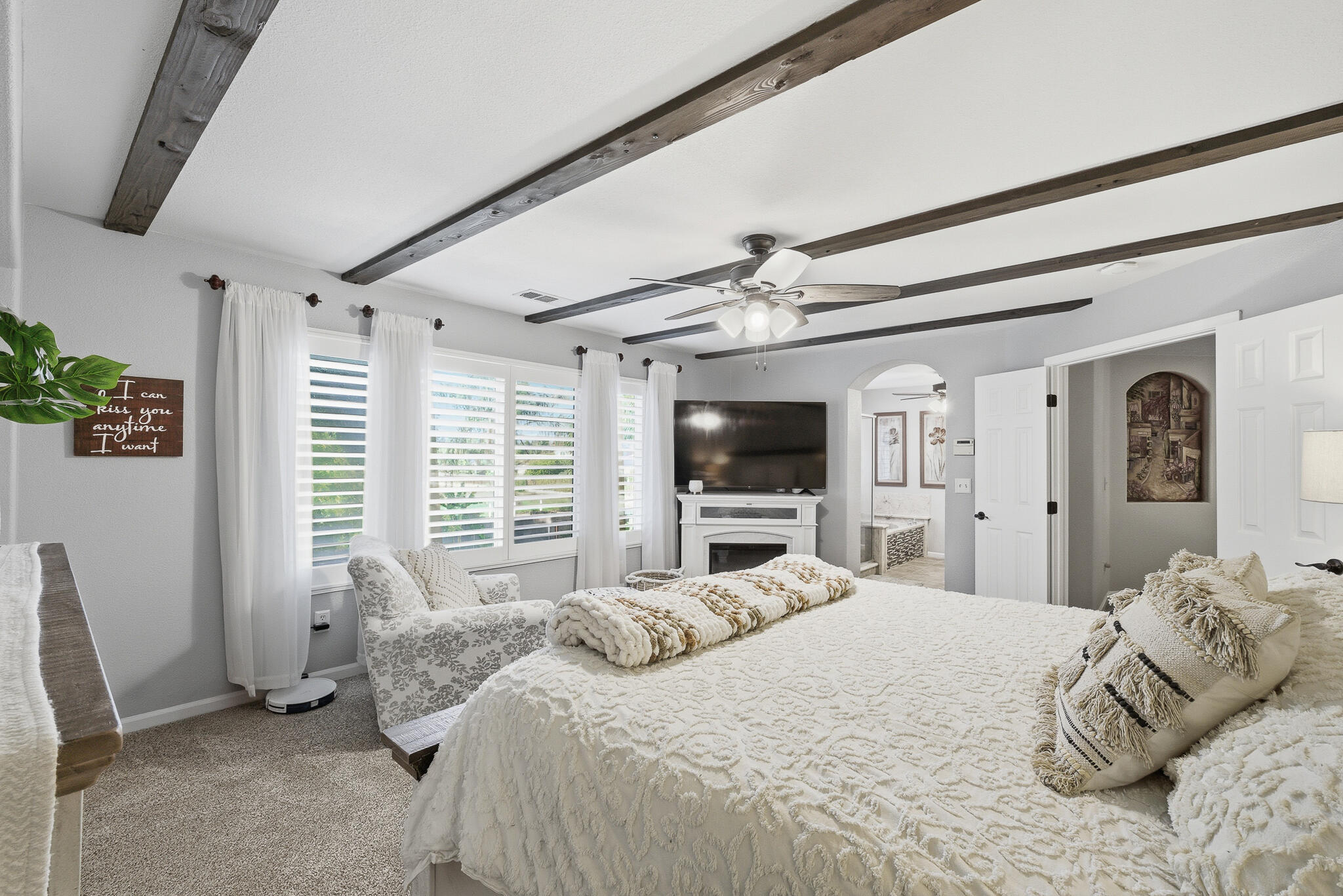 3511 S Oakhurst Ct, Visalia, CA 93292