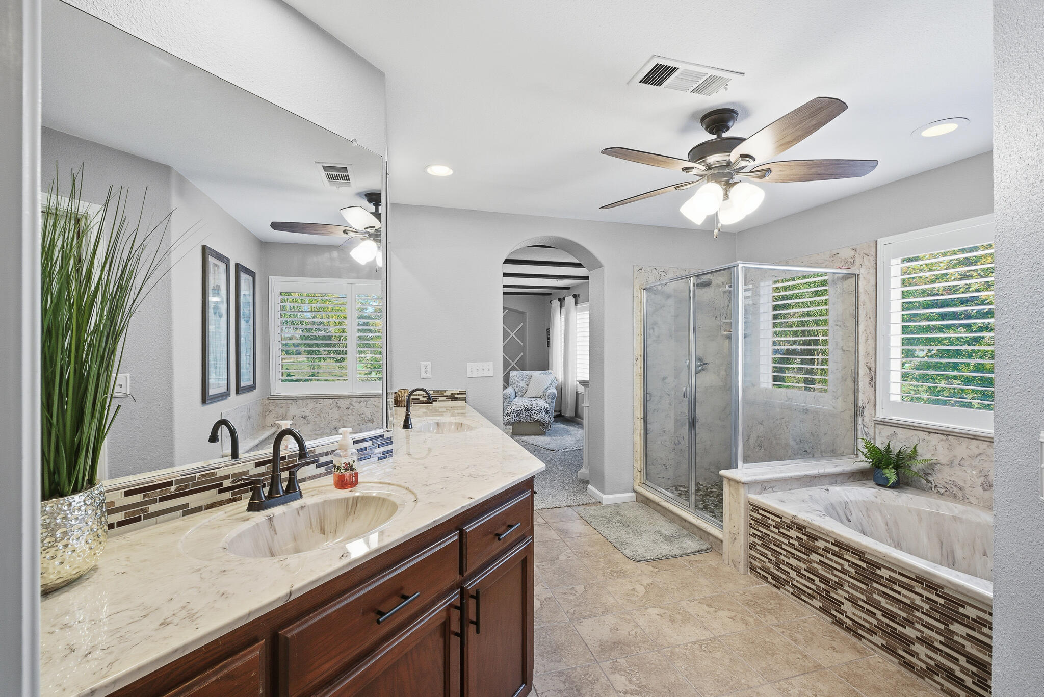 3511 S Oakhurst Ct, Visalia, CA 93292