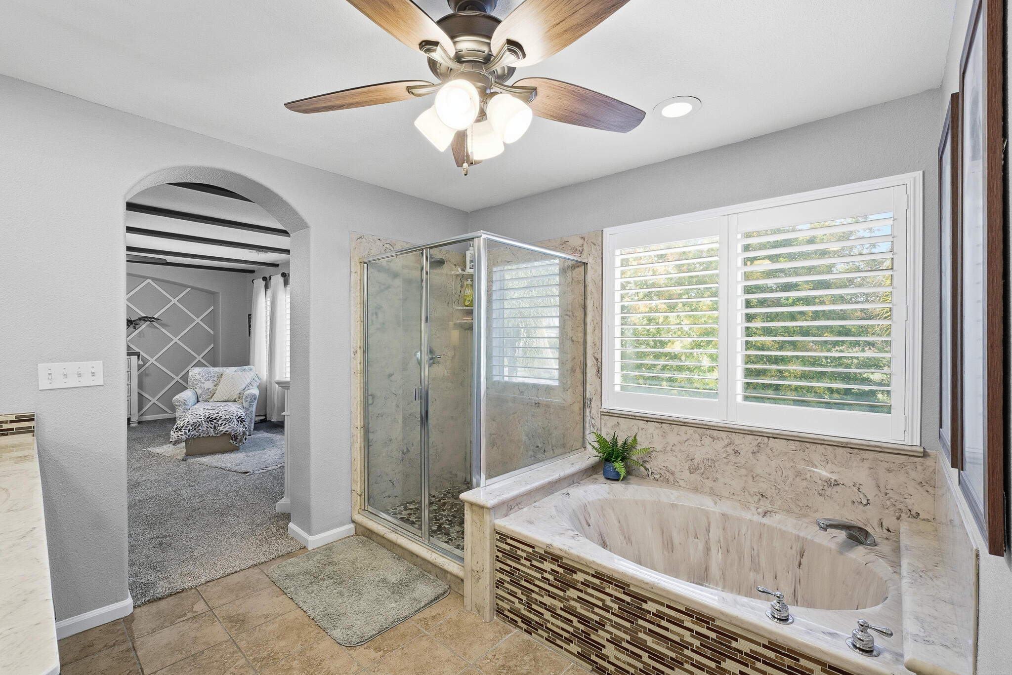 3511 S Oakhurst Ct, Visalia, CA 93292