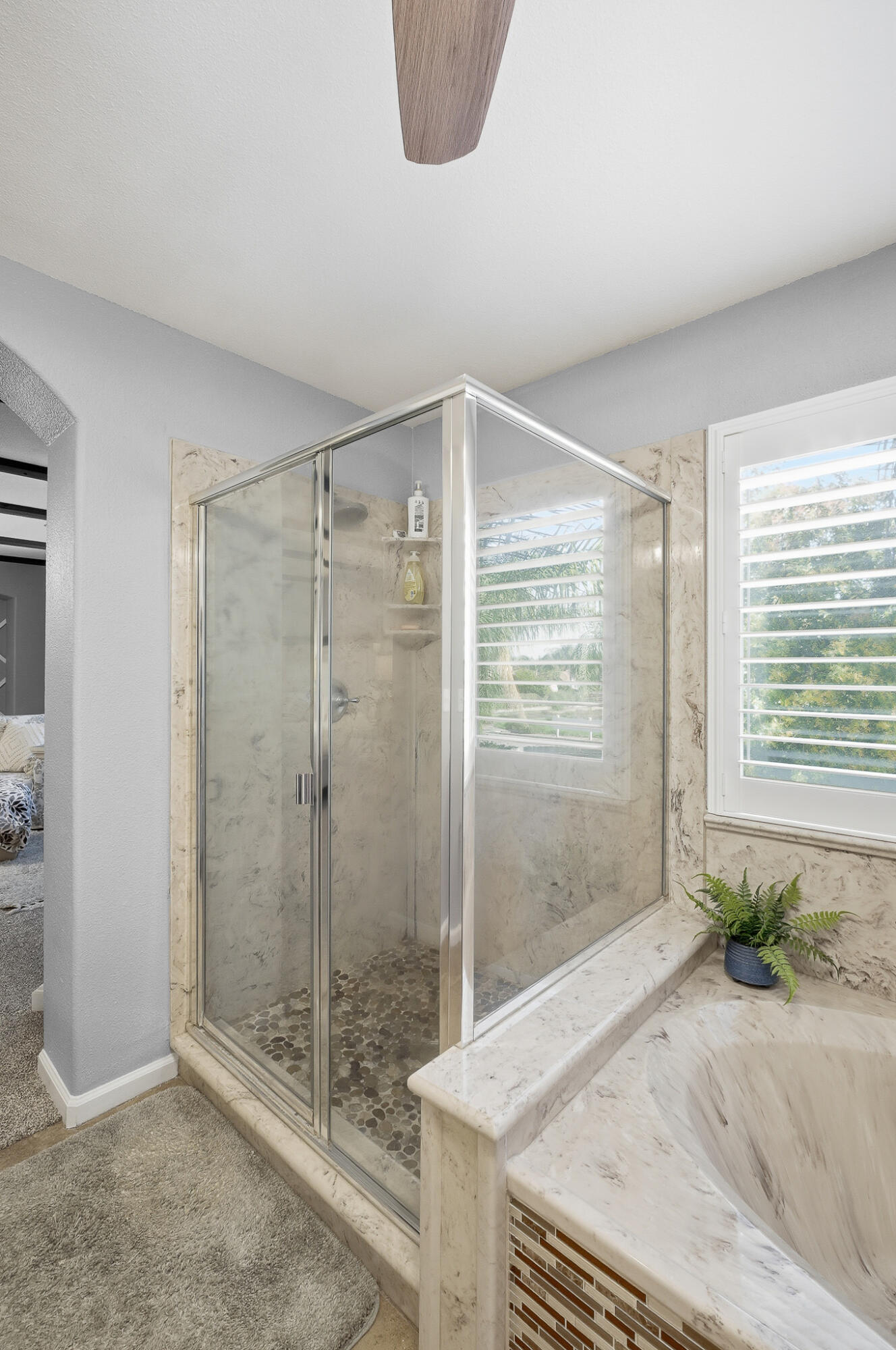 3511 S Oakhurst Ct, Visalia, CA 93292