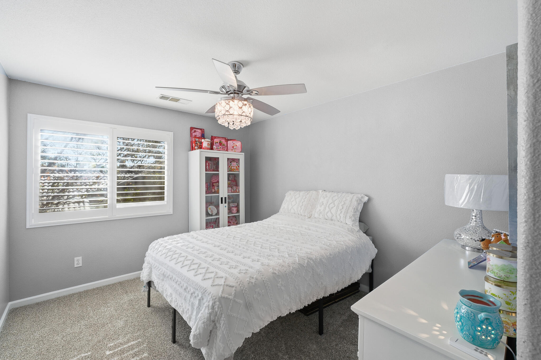 3511 S Oakhurst Ct, Visalia, CA 93292