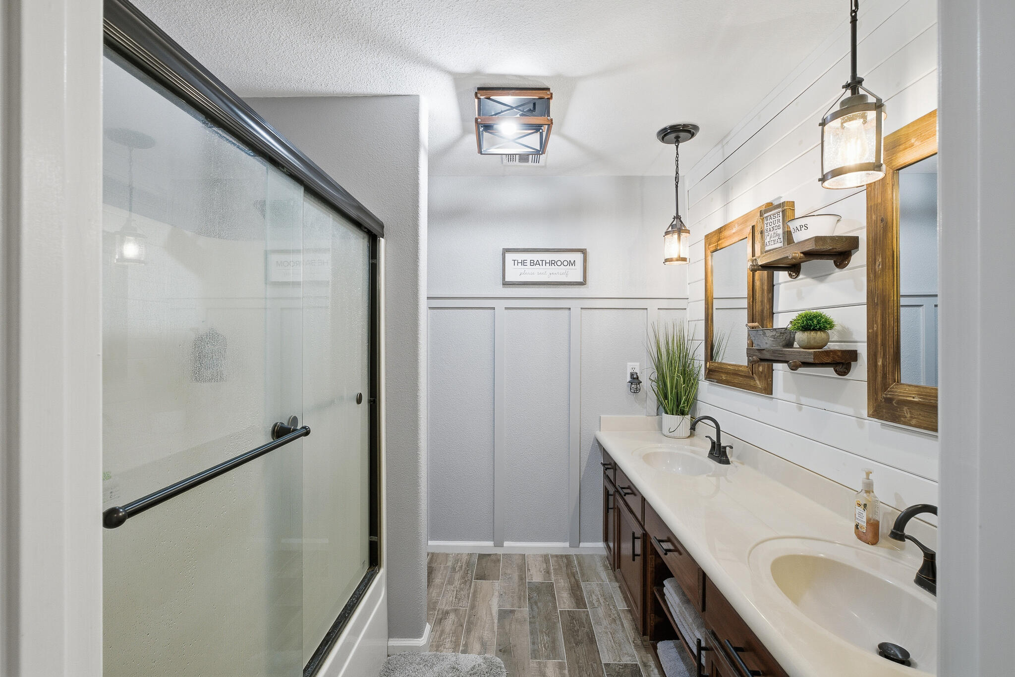 3511 S Oakhurst Ct, Visalia, CA 93292