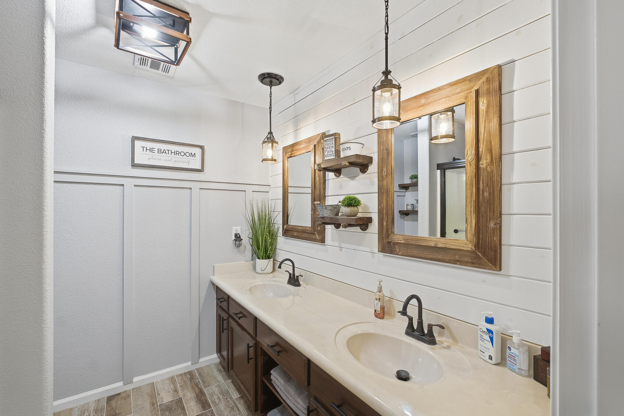 3511 S Oakhurst Ct, Visalia, CA 93292