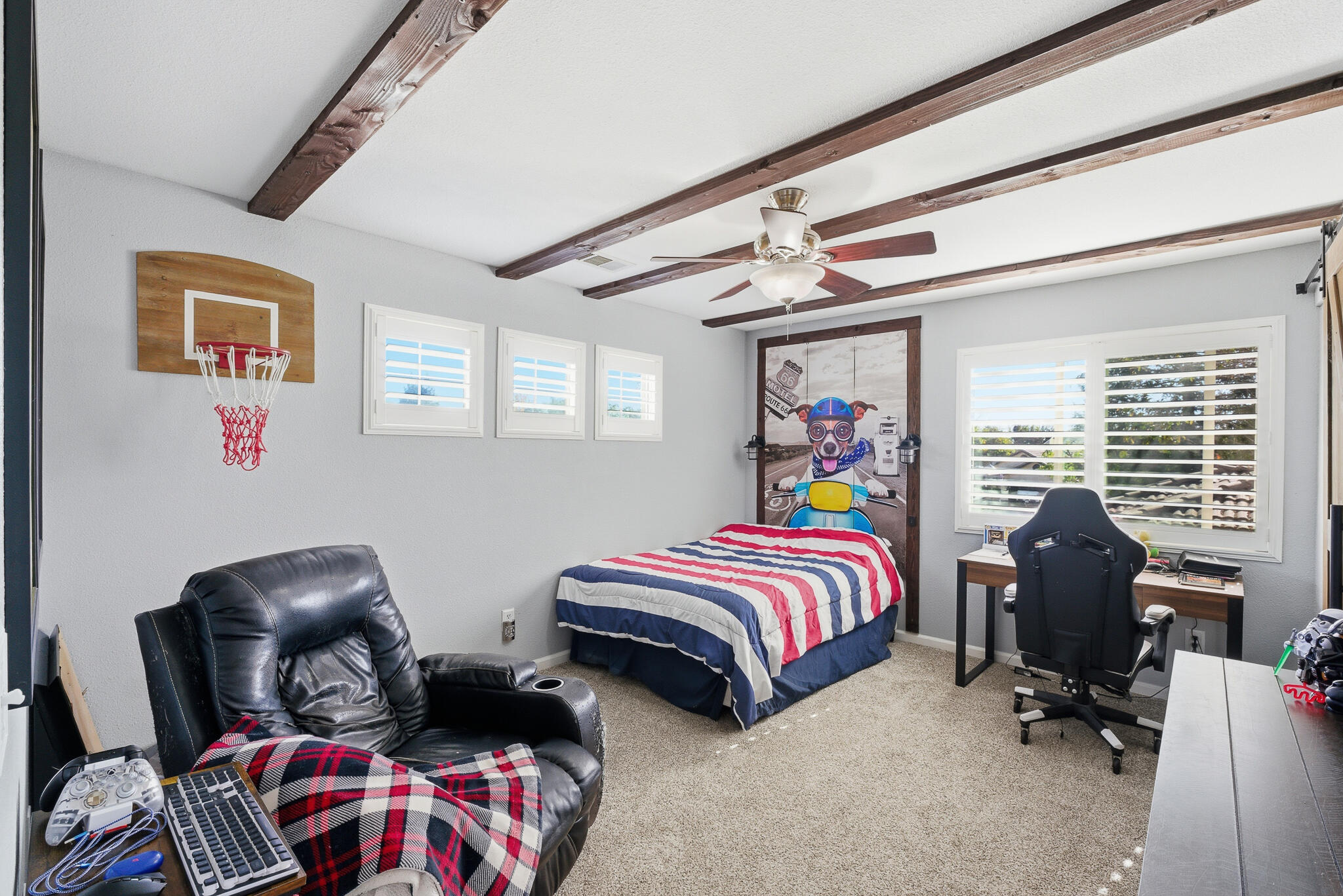 3511 S Oakhurst Ct, Visalia, CA 93292