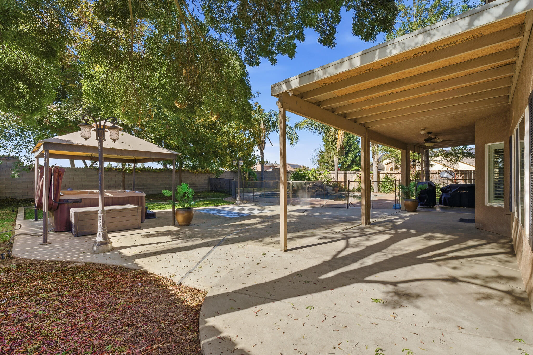 3511 S Oakhurst Ct, Visalia, CA 93292