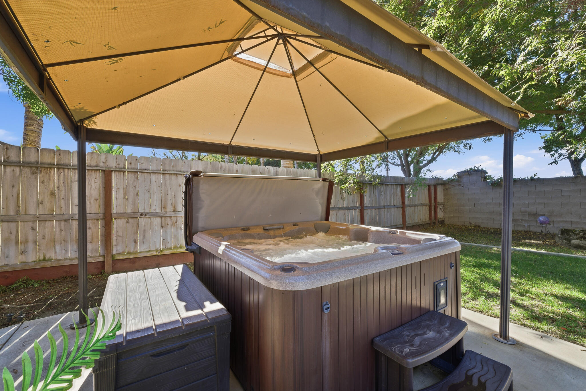 3511 S Oakhurst Ct, Visalia, CA 93292