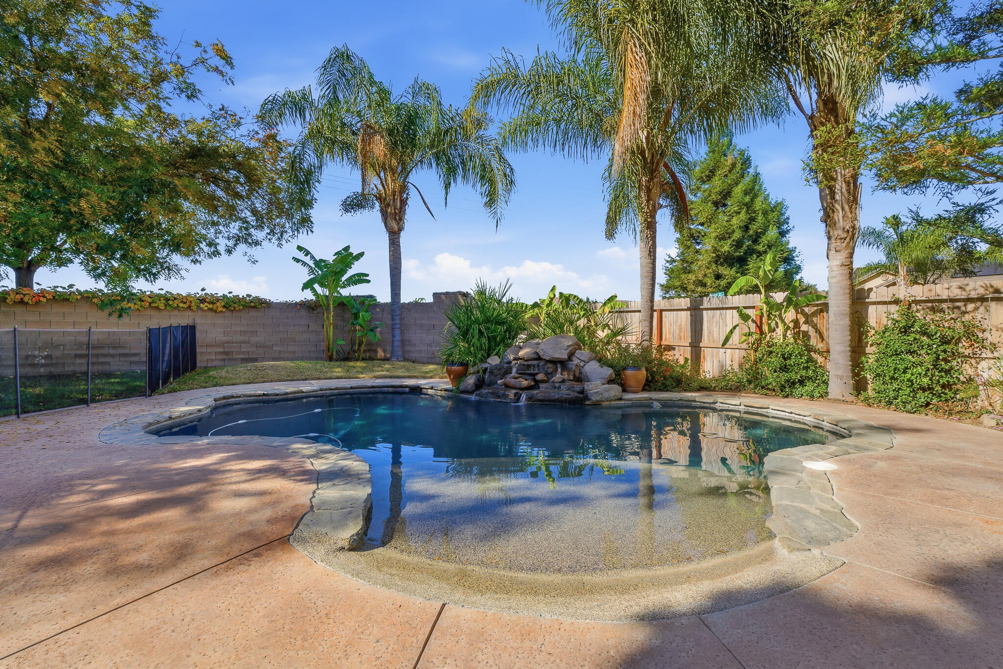 3511 S Oakhurst Ct, Visalia, CA 93292