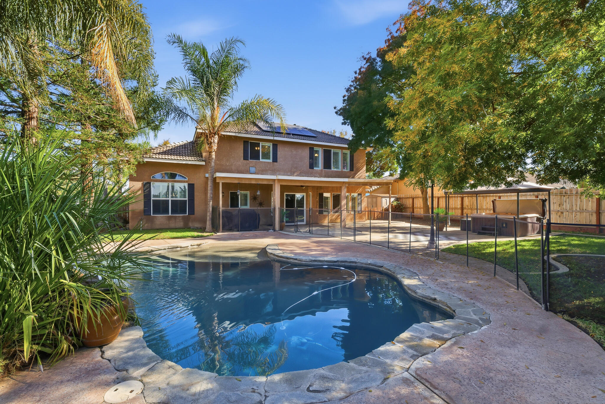 3511 S Oakhurst Ct, Visalia, CA 93292