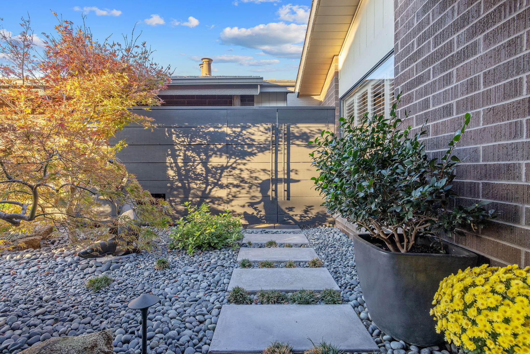 716 N Silvervale Dr, Visalia, CA 93291