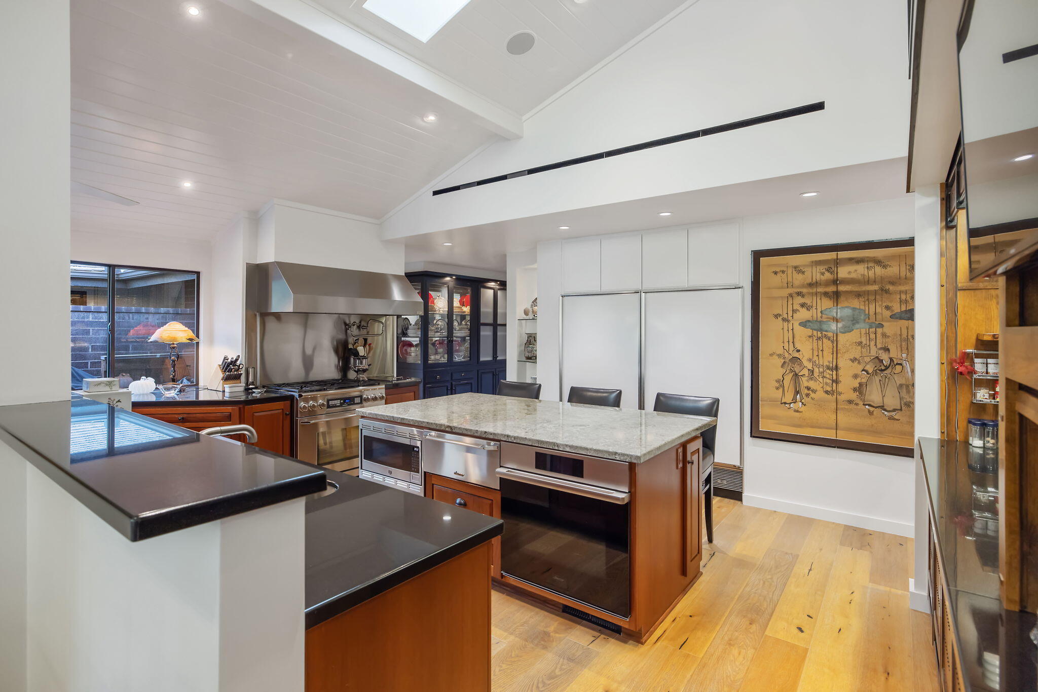 716 N Silvervale Dr, Visalia, CA 93291