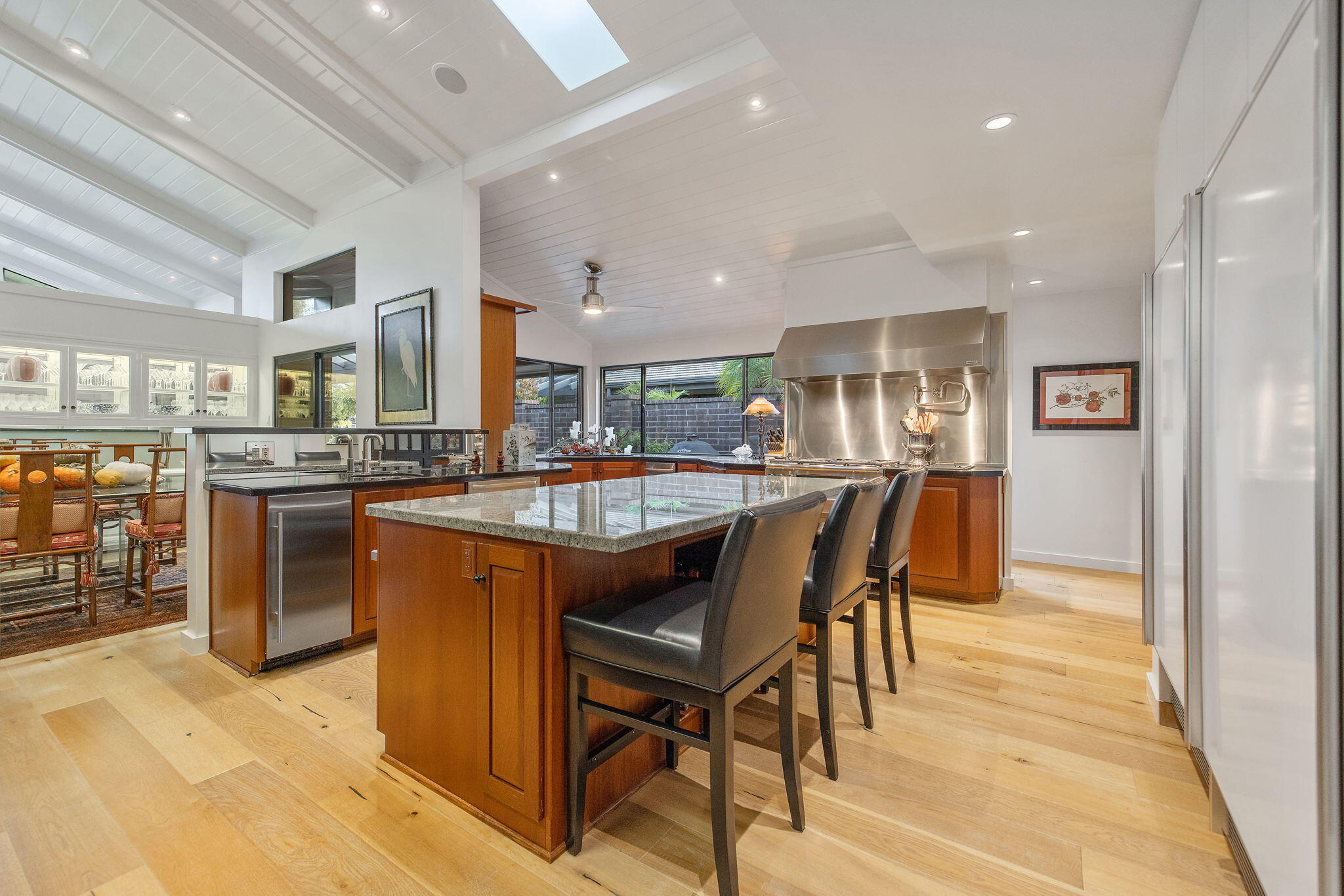 716 N Silvervale Dr, Visalia, CA 93291