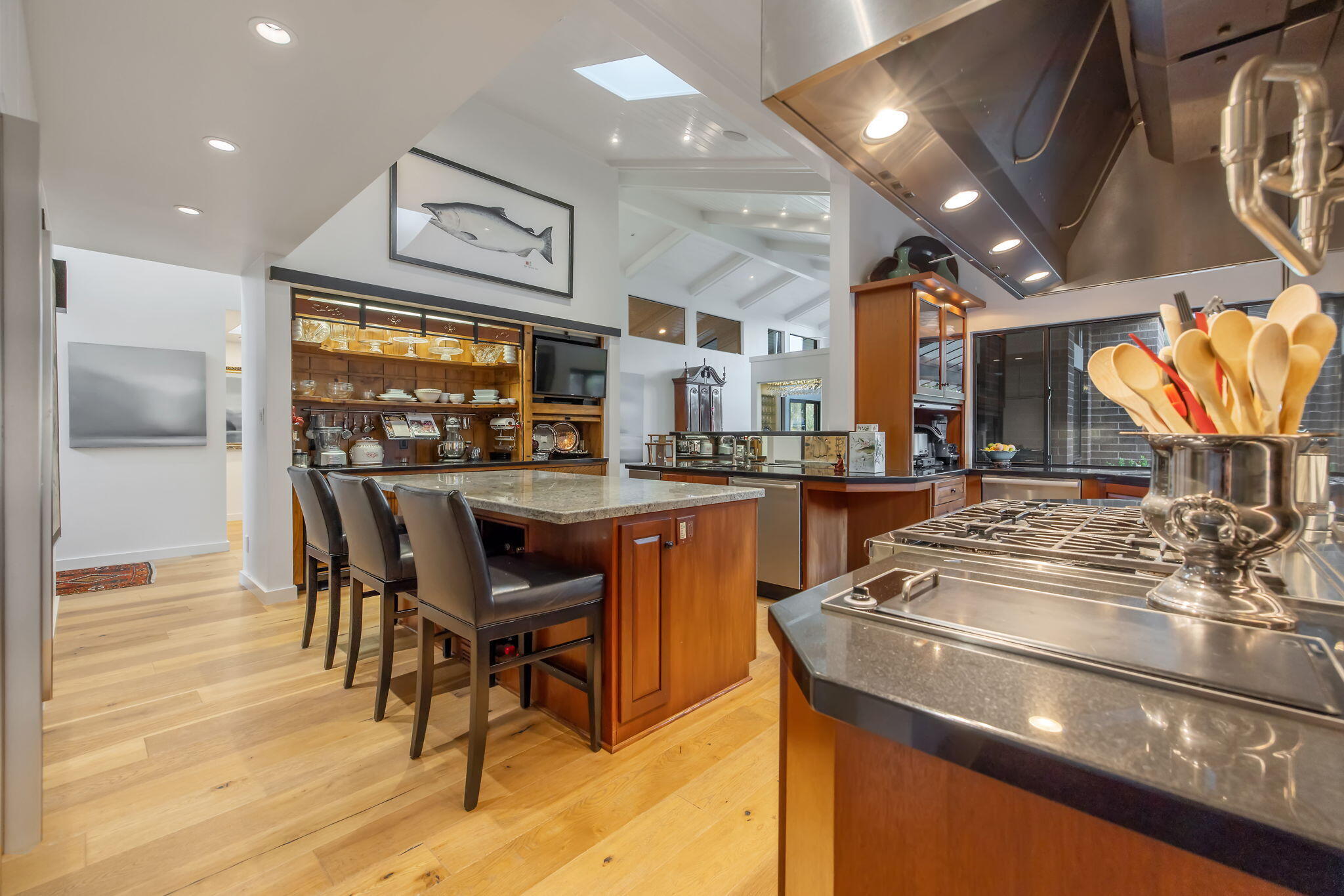 716 N Silvervale Dr, Visalia, CA 93291