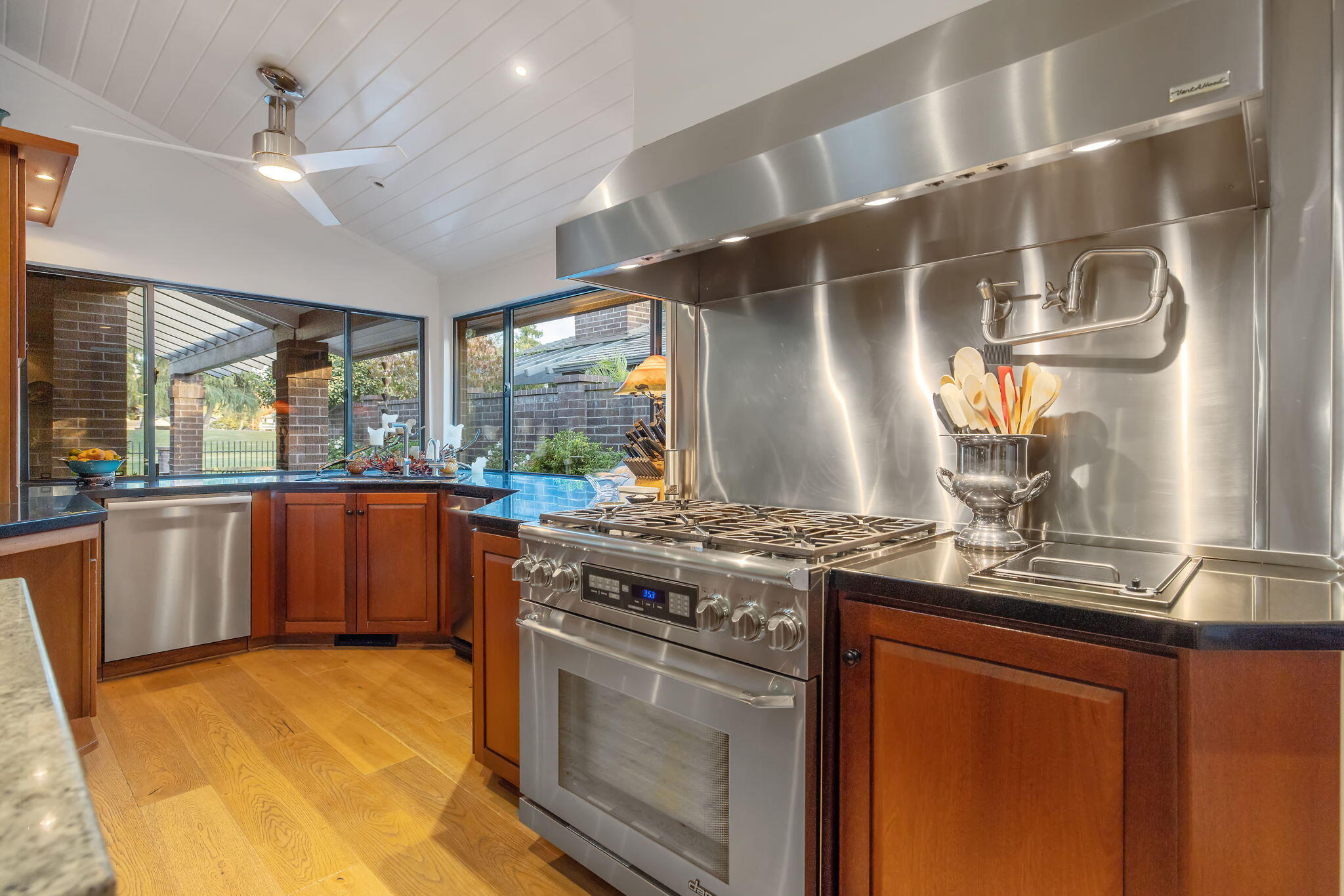 716 N Silvervale Dr, Visalia, CA 93291