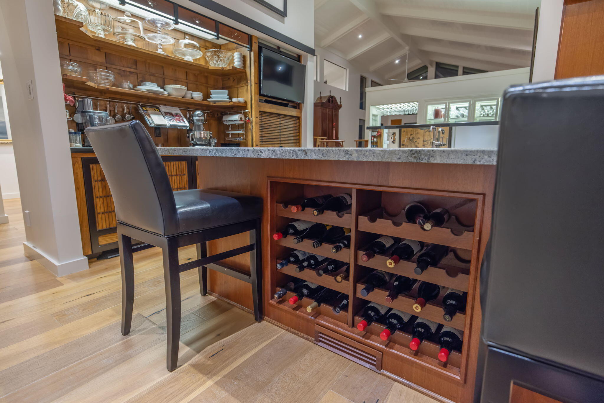 716 N Silvervale Dr, Visalia, CA 93291