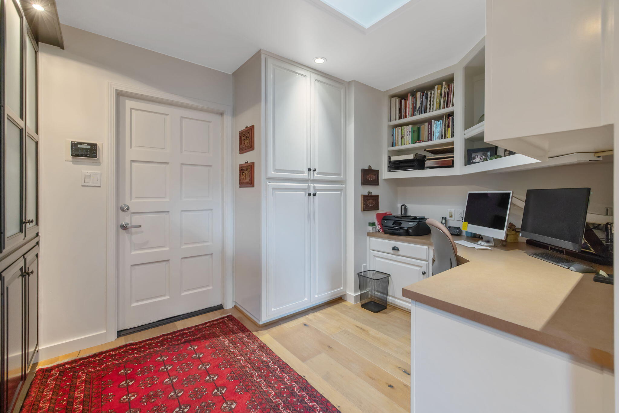 716 N Silvervale Dr, Visalia, CA 93291