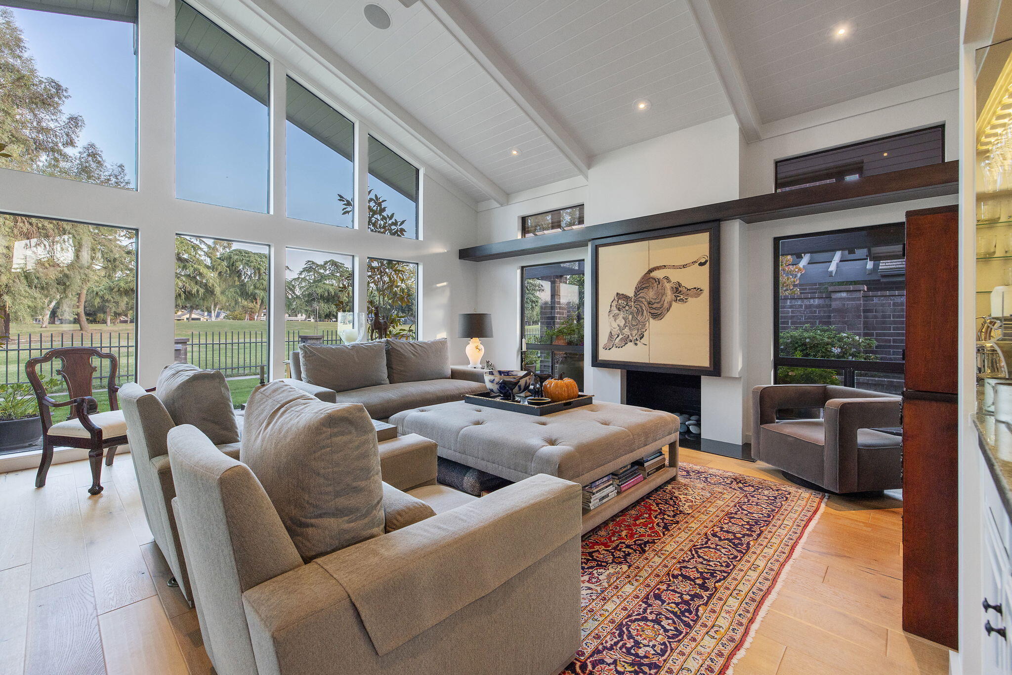 716 N Silvervale Dr, Visalia, CA 93291