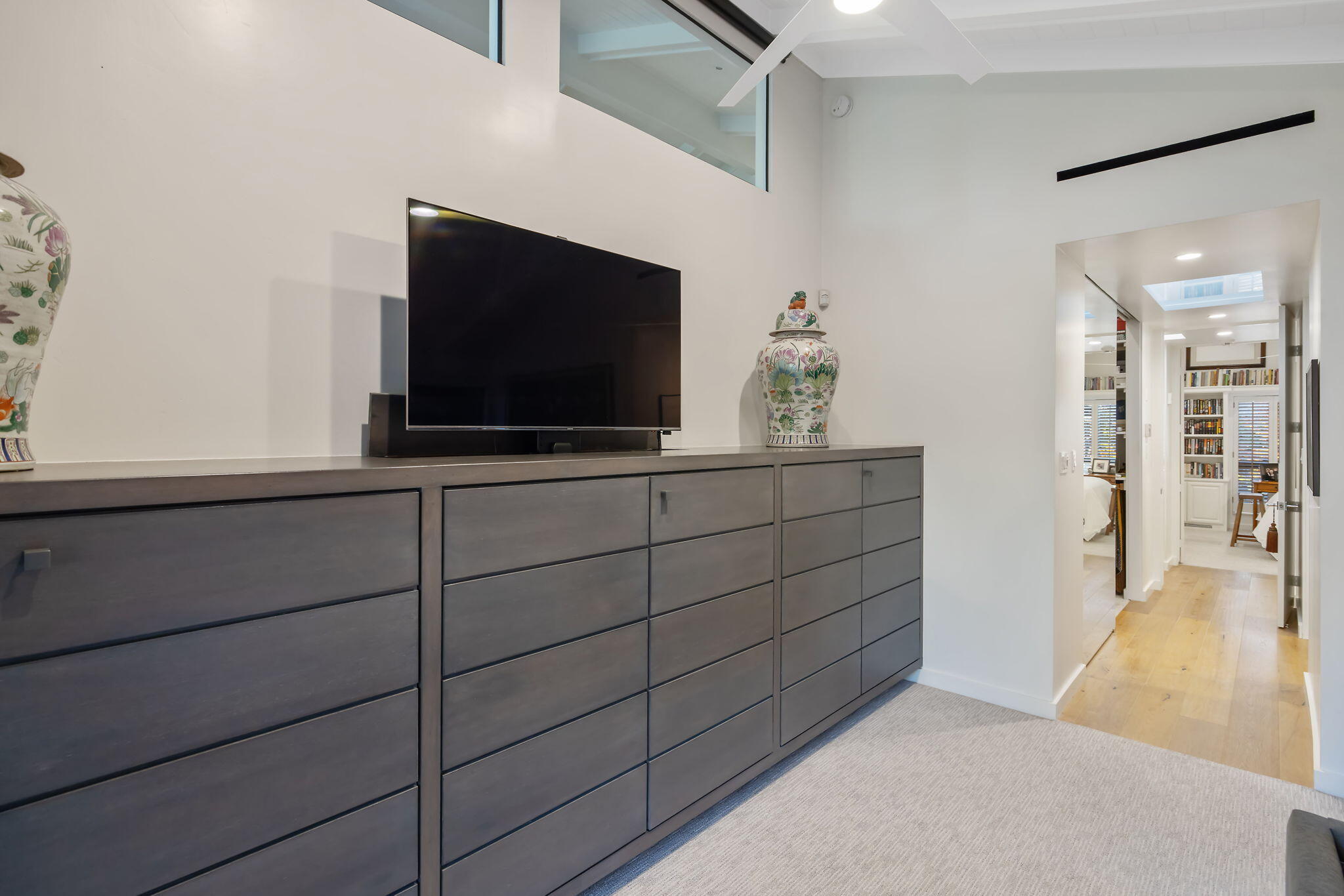 716 N Silvervale Dr, Visalia, CA 93291