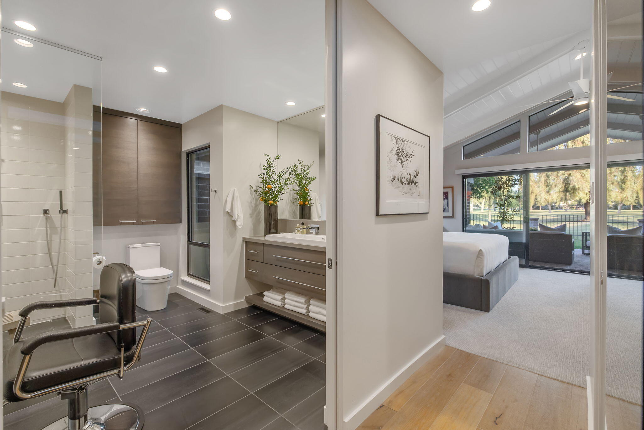 716 N Silvervale Dr, Visalia, CA 93291