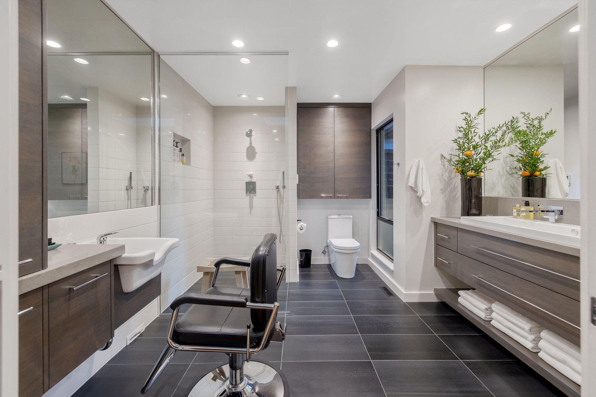 716 N Silvervale Dr, Visalia, CA 93291