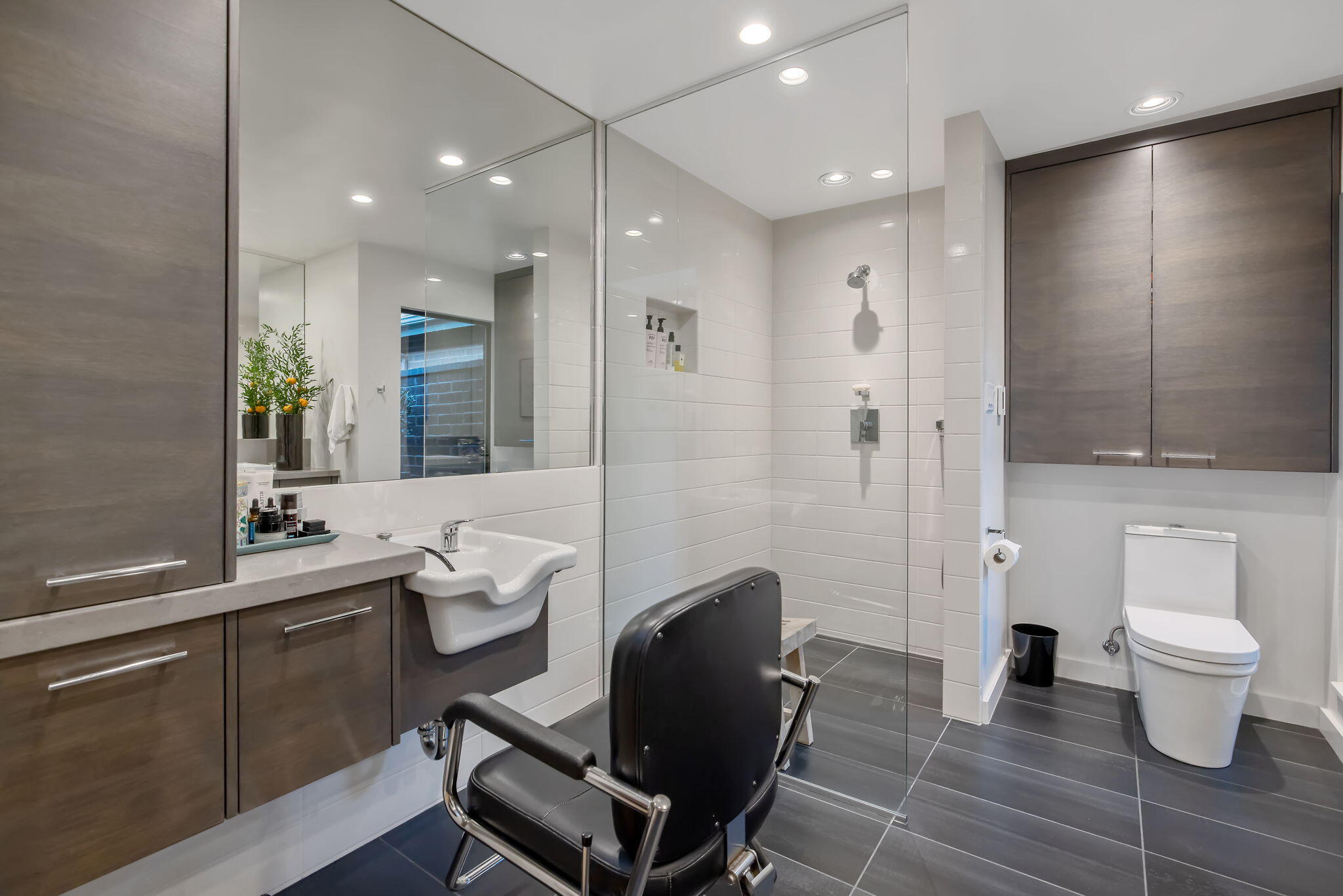 716 N Silvervale Dr, Visalia, CA 93291