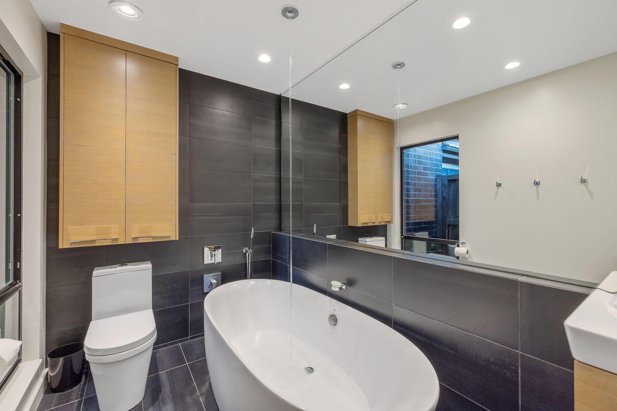 716 N Silvervale Dr, Visalia, CA 93291