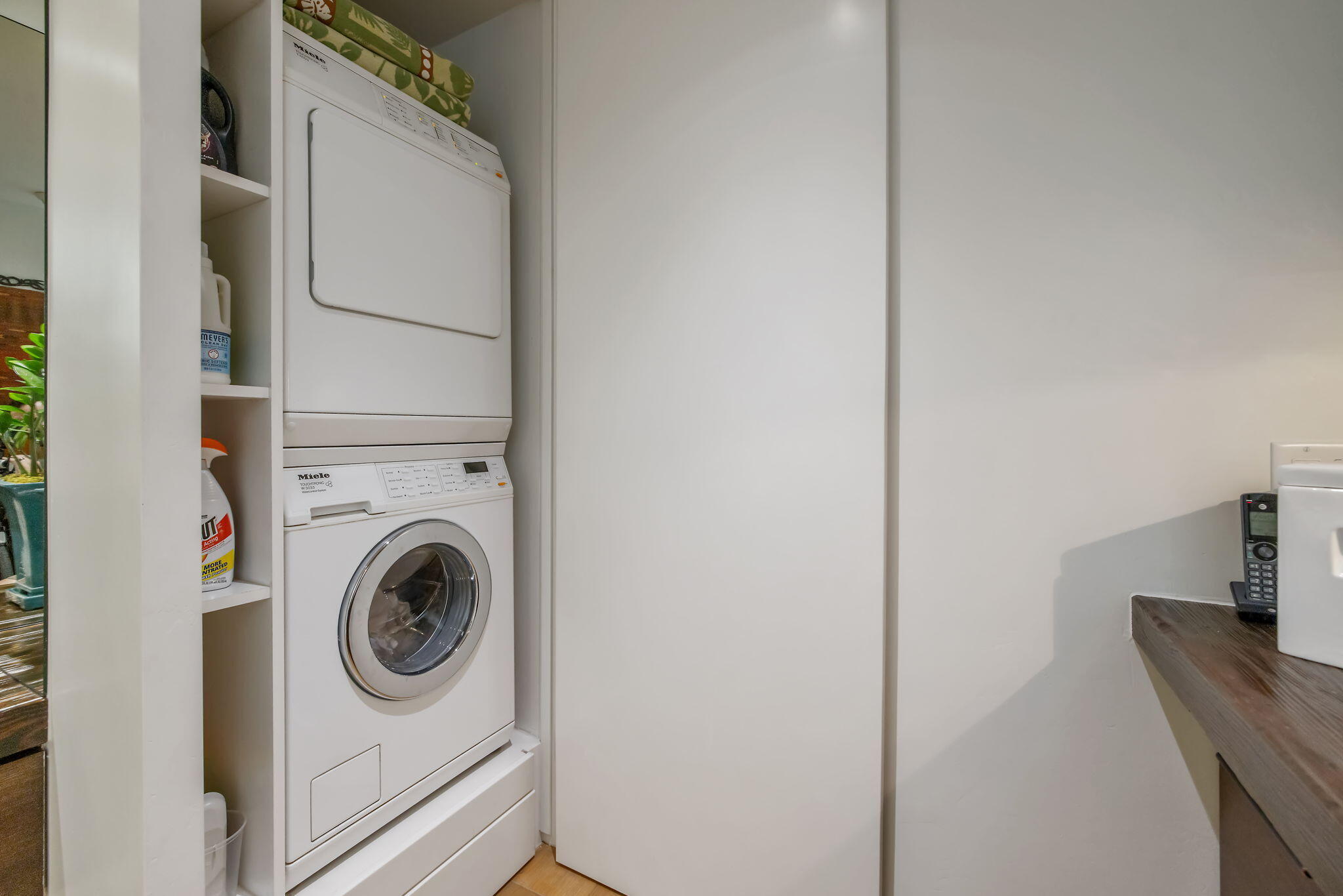 716 N Silvervale Dr, Visalia, CA 93291