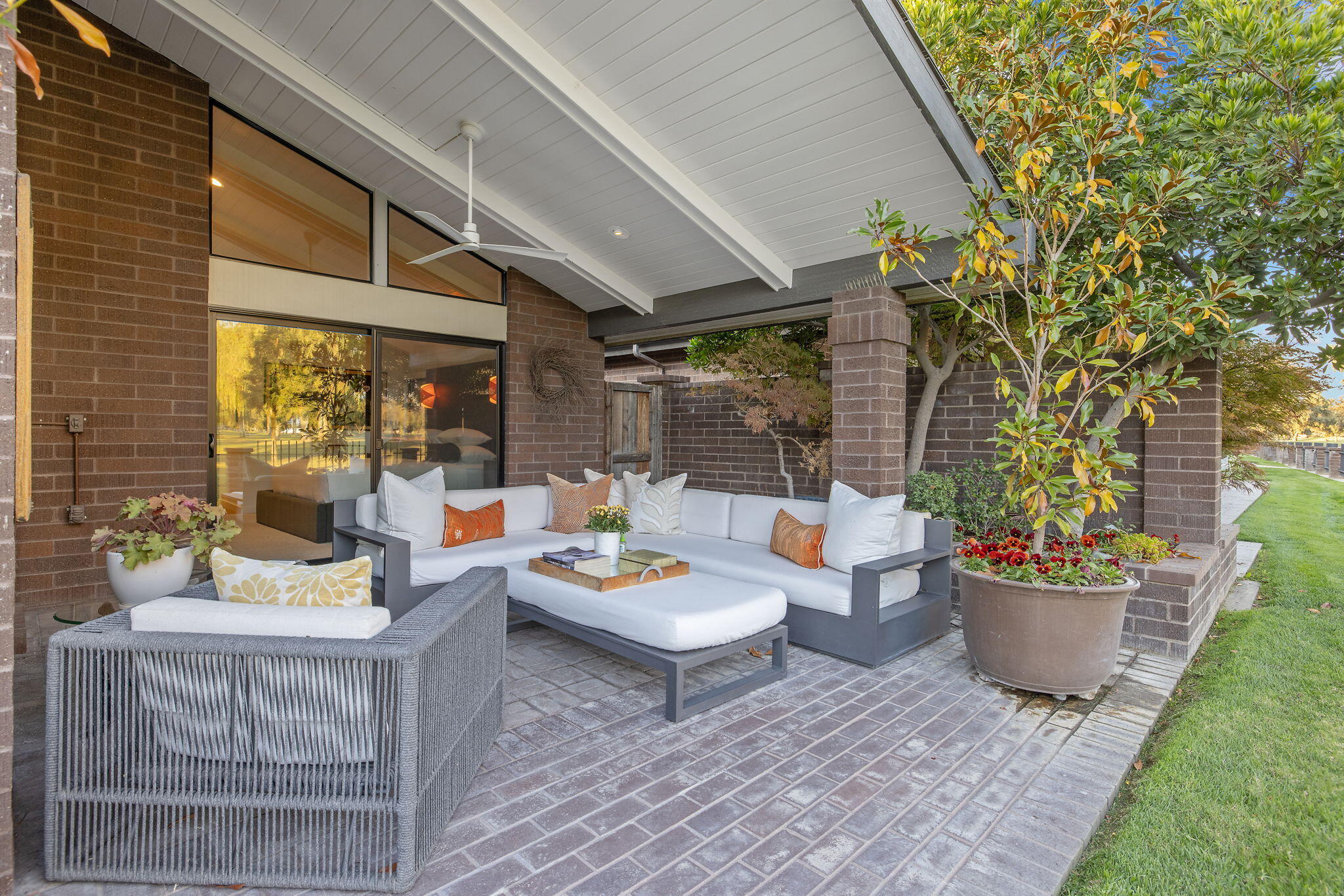 716 N Silvervale Dr, Visalia, CA 93291