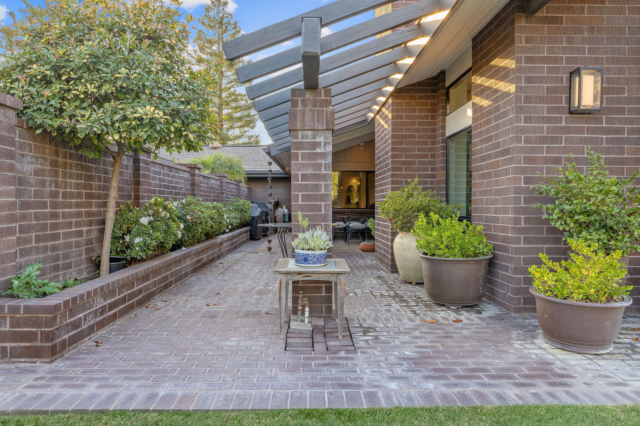 716 N Silvervale Dr, Visalia, CA 93291