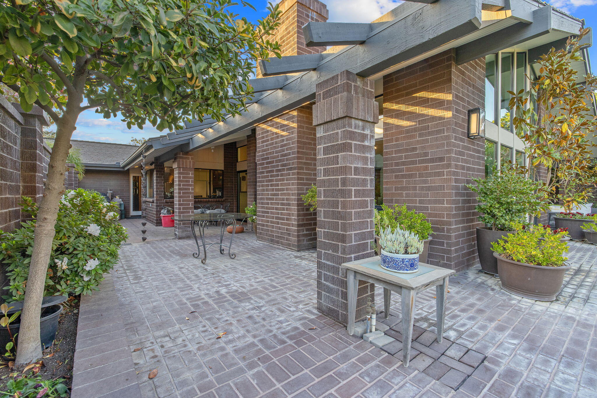 716 N Silvervale Dr, Visalia, CA 93291