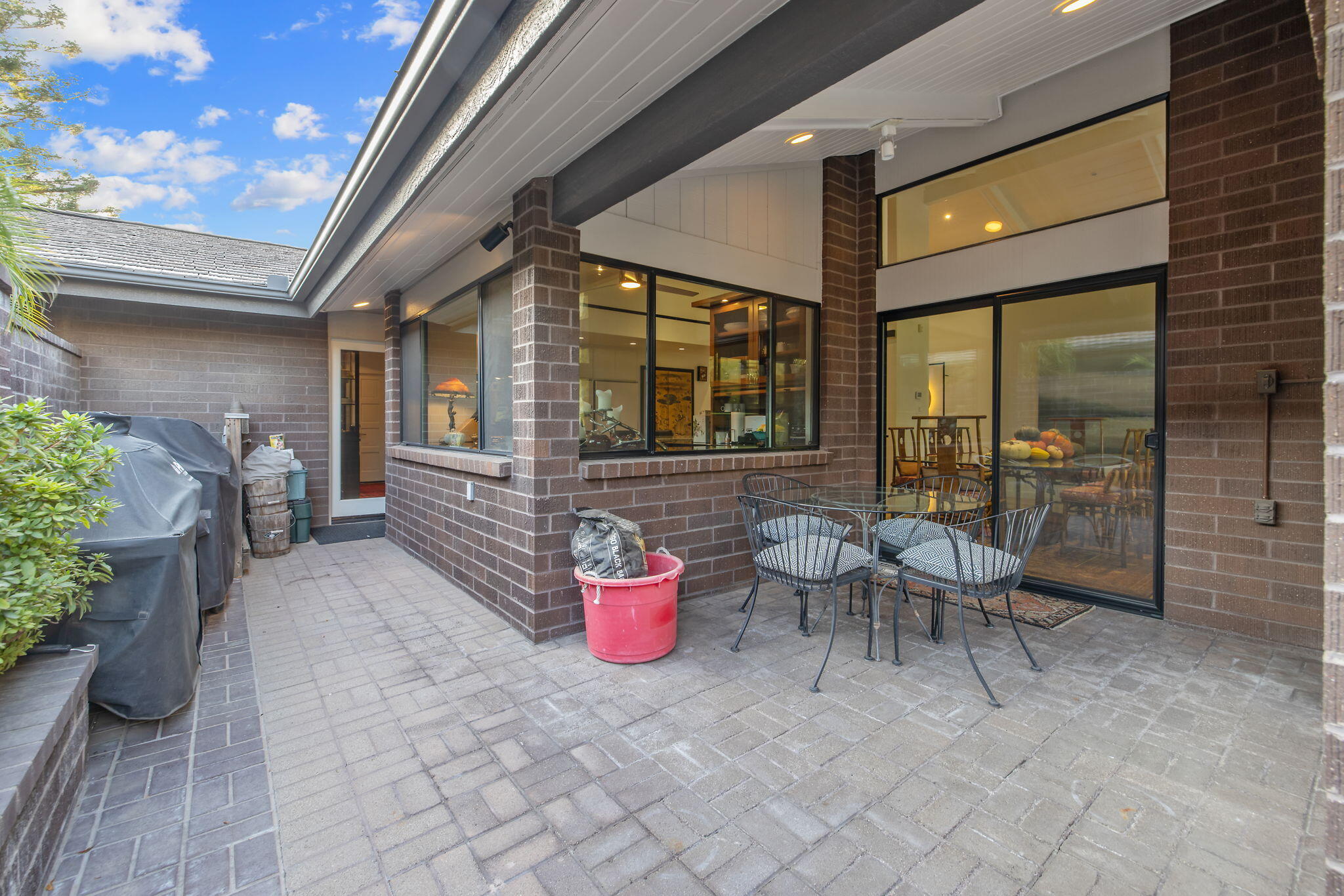 716 N Silvervale Dr, Visalia, CA 93291