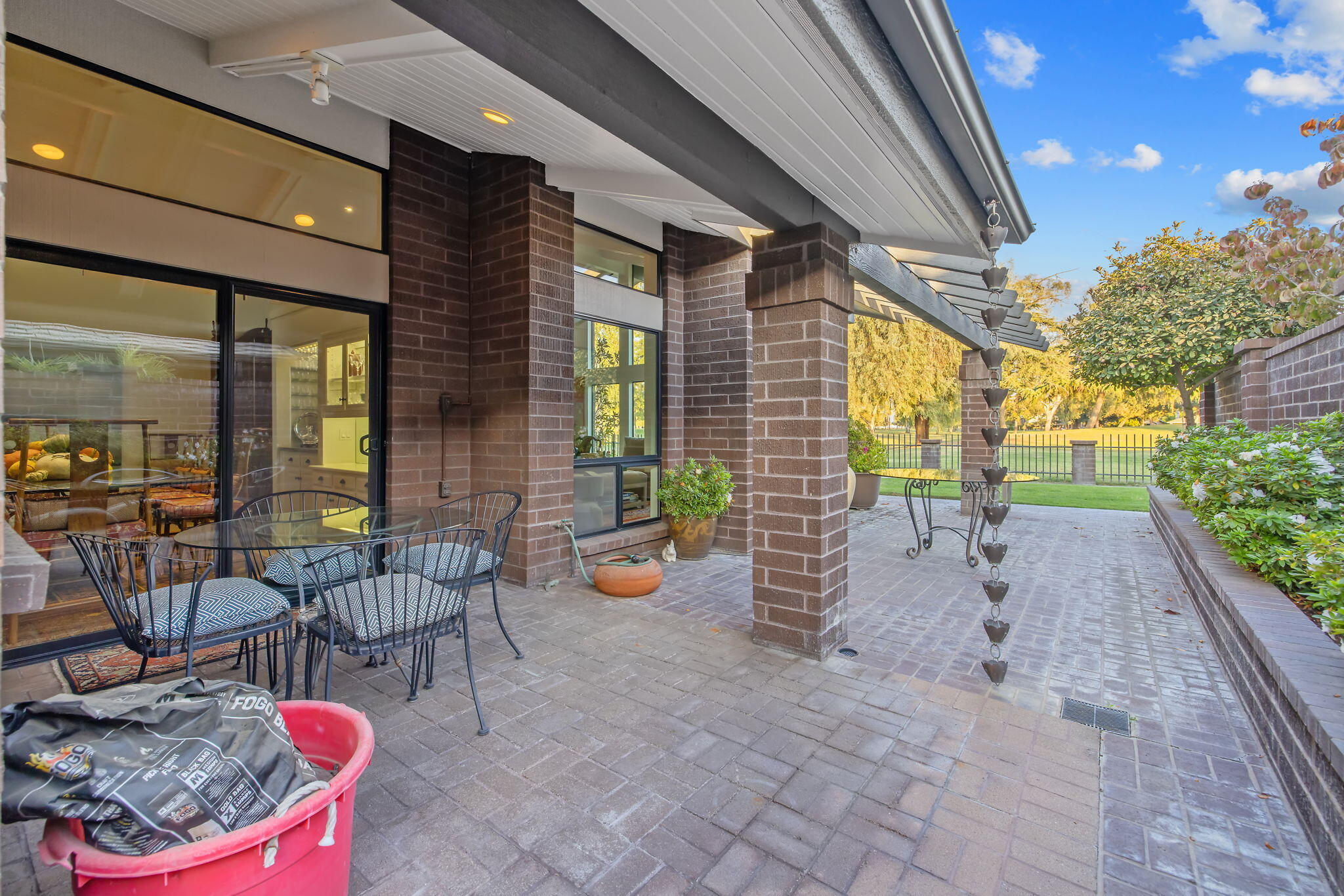 716 N Silvervale Dr, Visalia, CA 93291