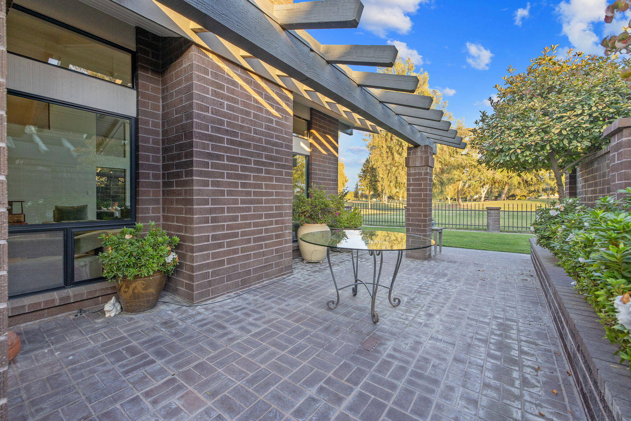 716 N Silvervale Dr, Visalia, CA 93291