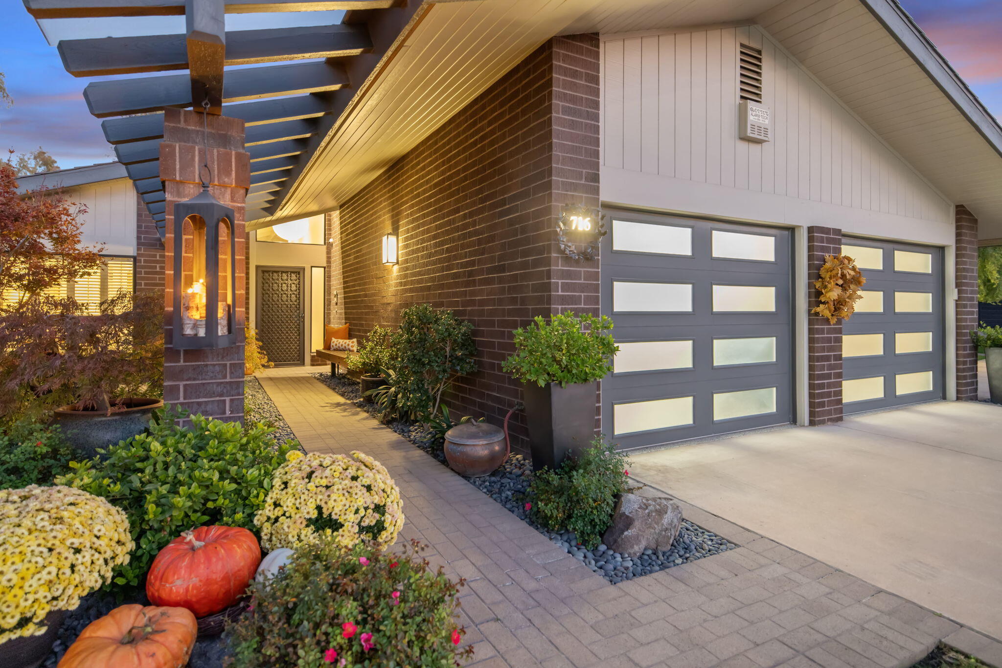 716 N Silvervale Dr, Visalia, CA 93291