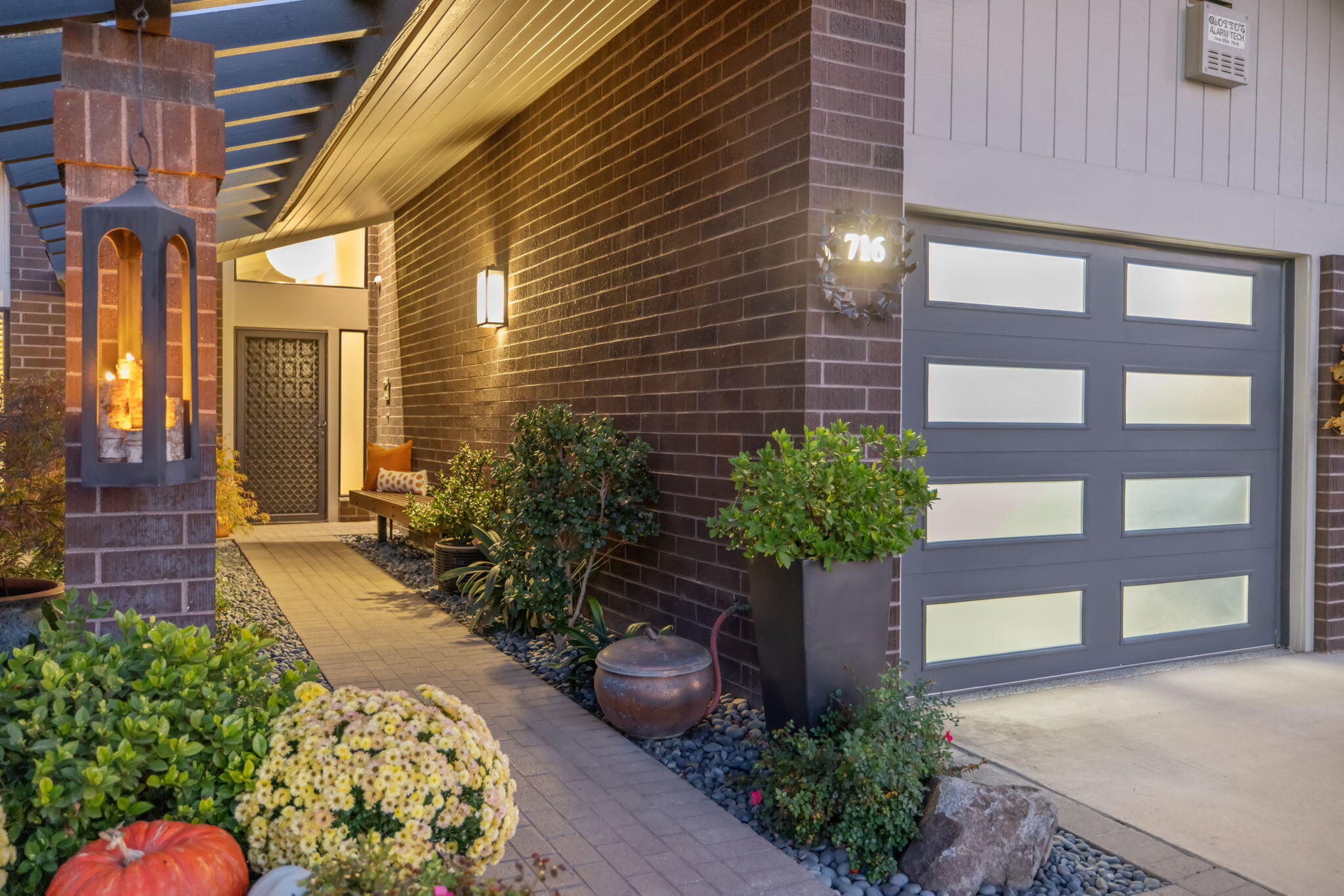 716 N Silvervale Dr, Visalia, CA 93291