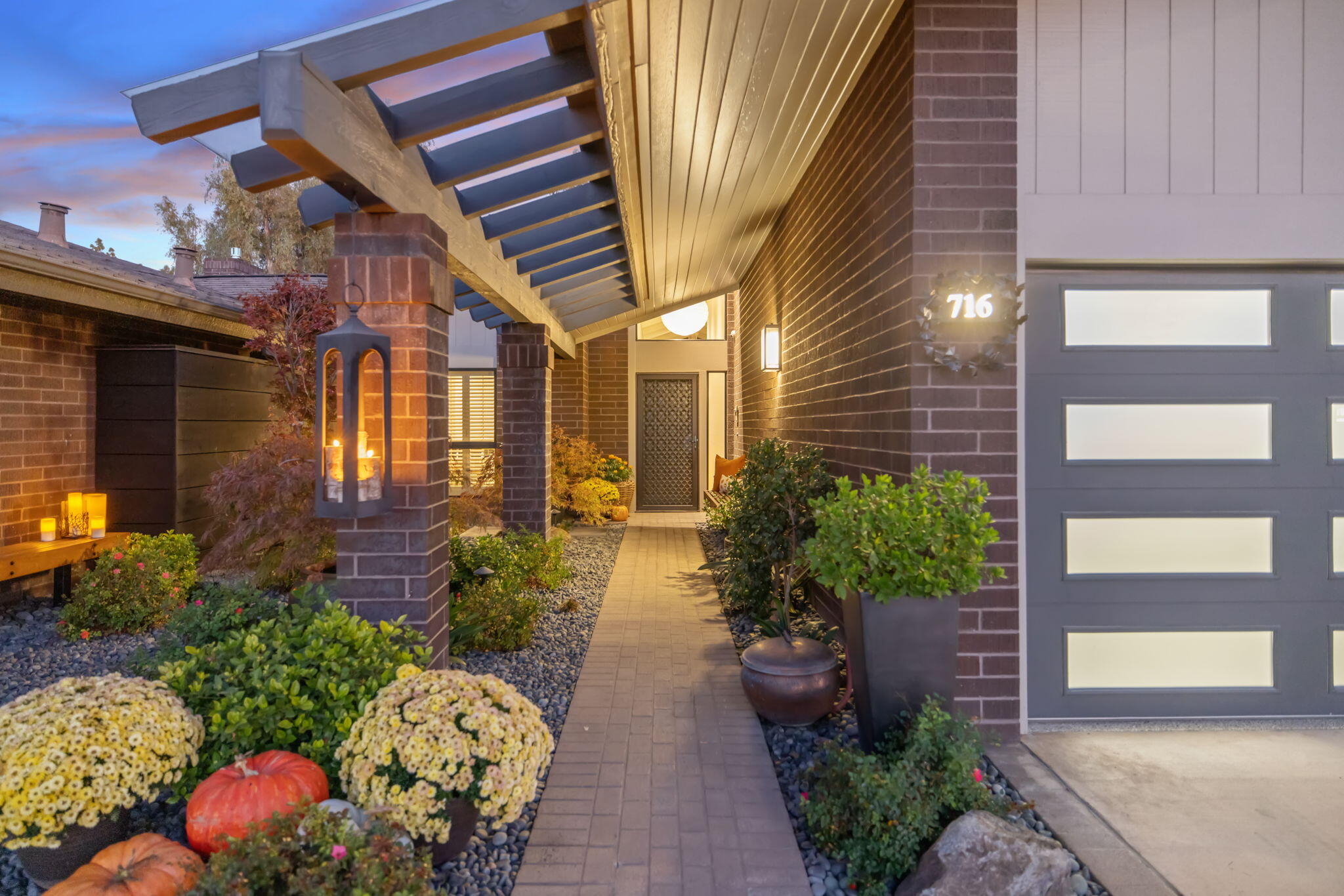 716 N Silvervale Dr, Visalia, CA 93291