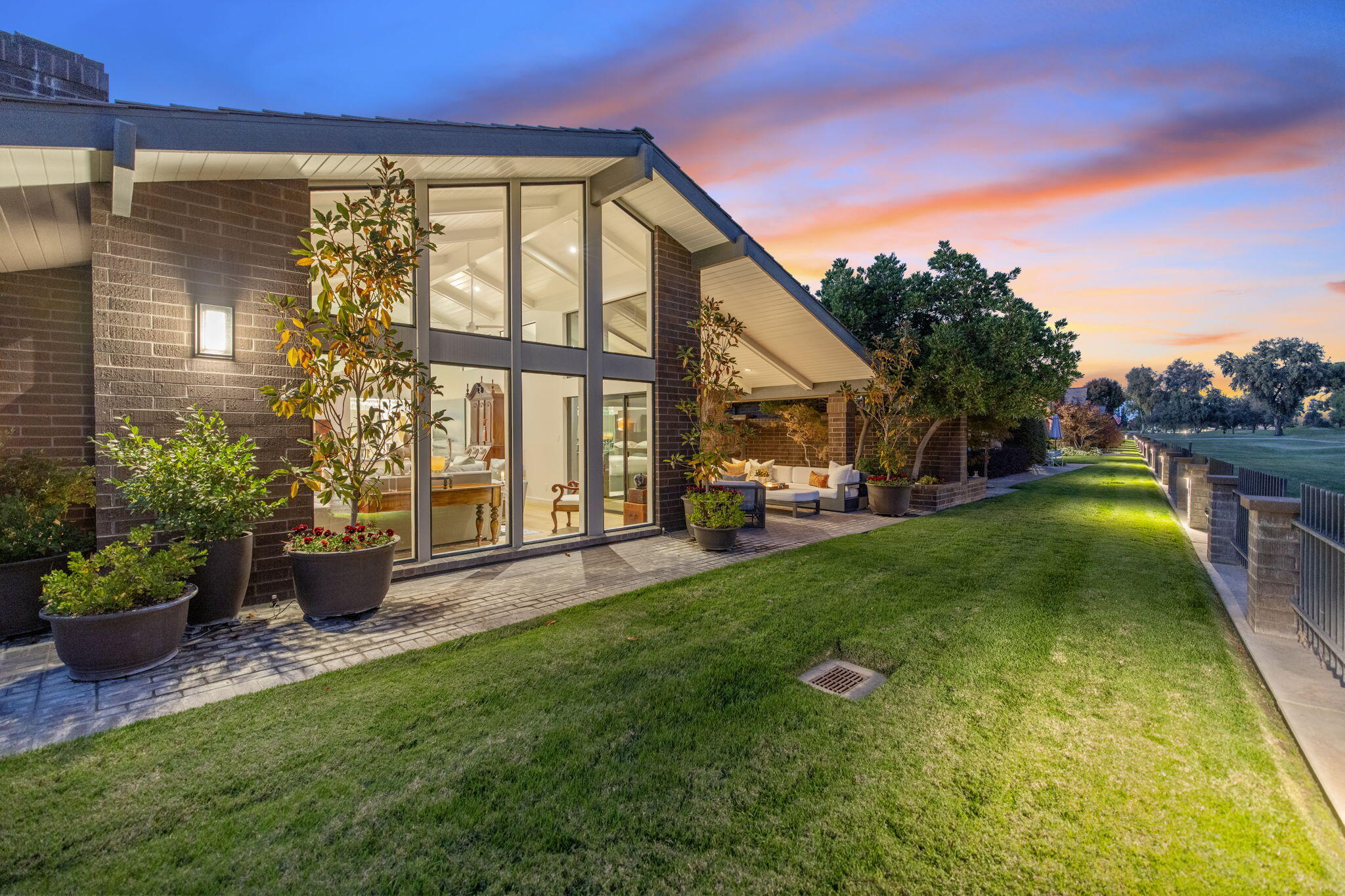 716 N Silvervale Dr, Visalia, CA 93291