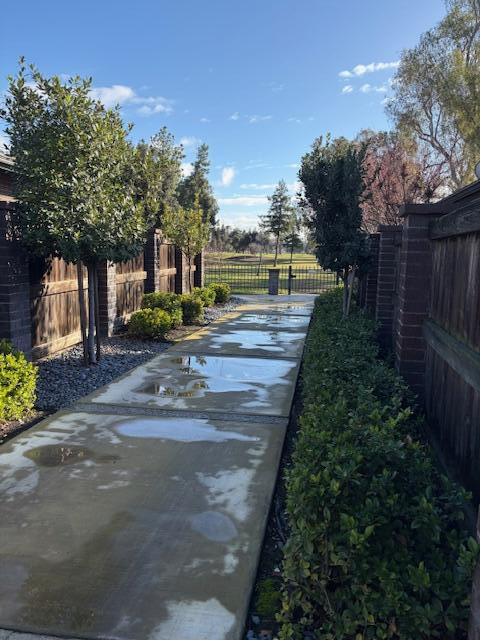 716 N Silvervale Dr, Visalia, CA 93291