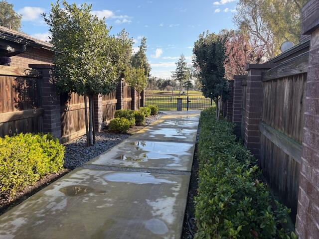 716 N Silvervale Dr, Visalia, CA 93291