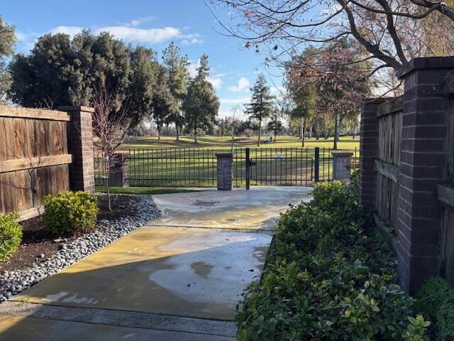 716 N Silvervale Dr, Visalia, CA 93291