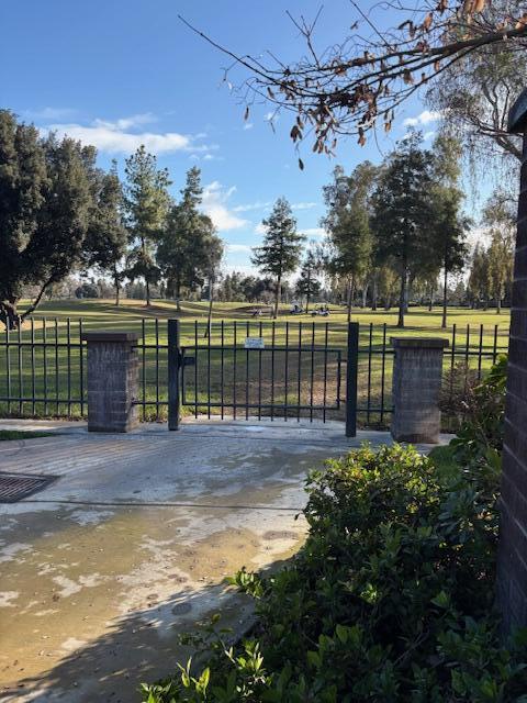 716 N Silvervale Dr, Visalia, CA 93291