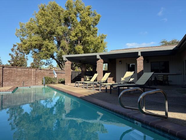 716 N Silvervale Dr, Visalia, CA 93291