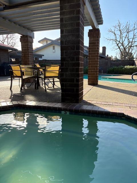 716 N Silvervale Dr, Visalia, CA 93291