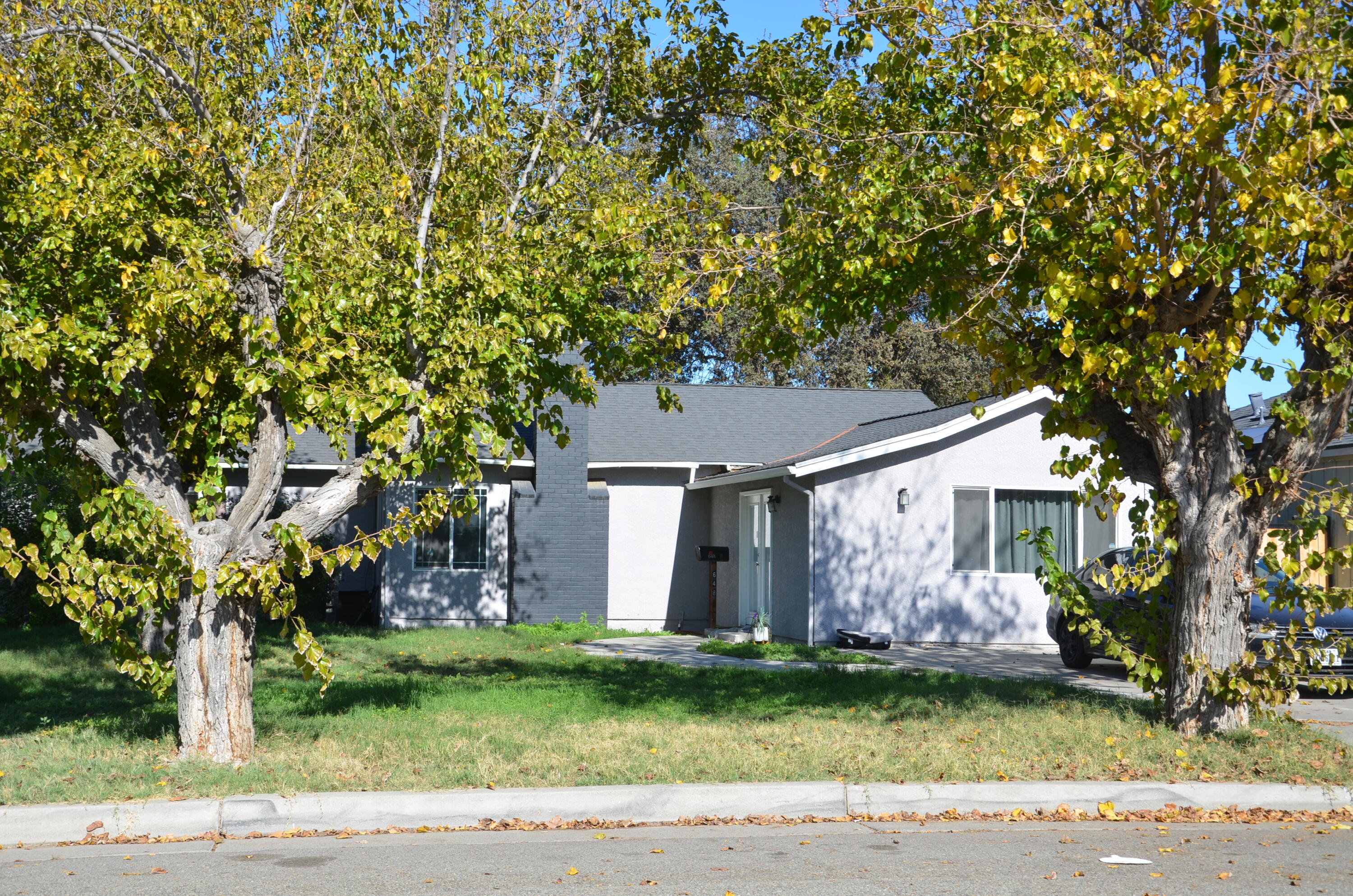 648 B St, Lemoore, CA 93245