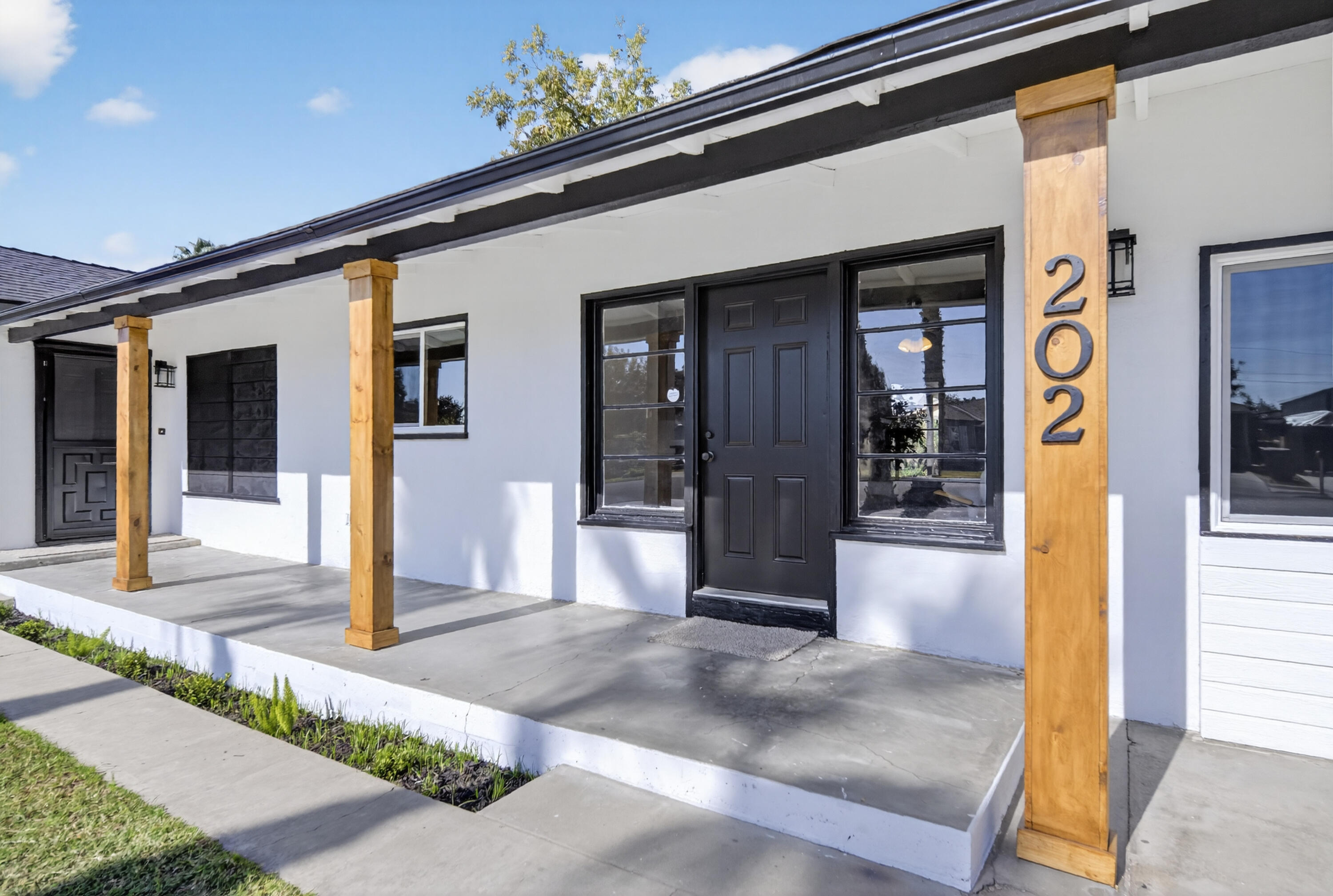 202 W Gail Ave, Tulare, CA 93274