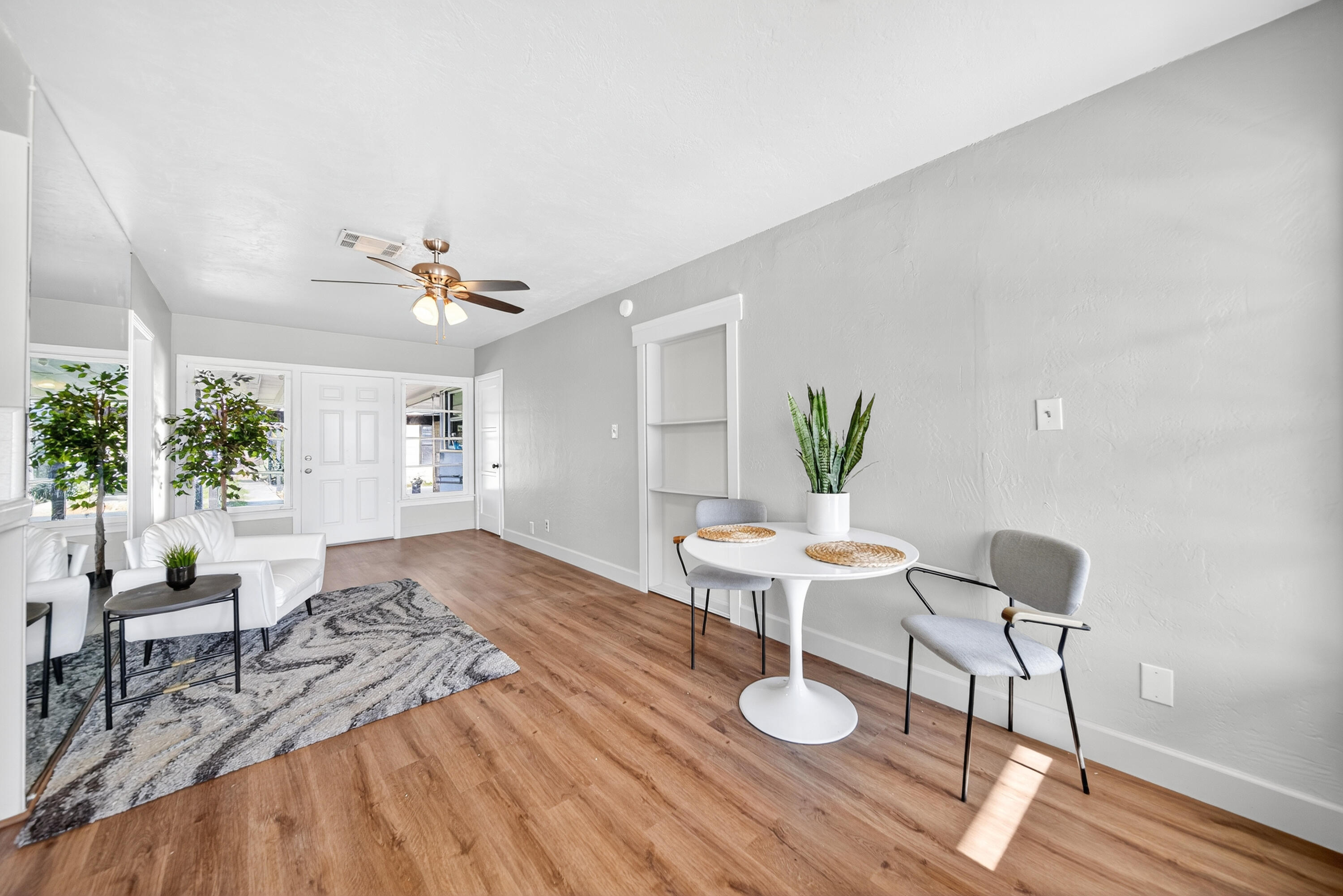 202 W Gail Ave, Tulare, CA 93274