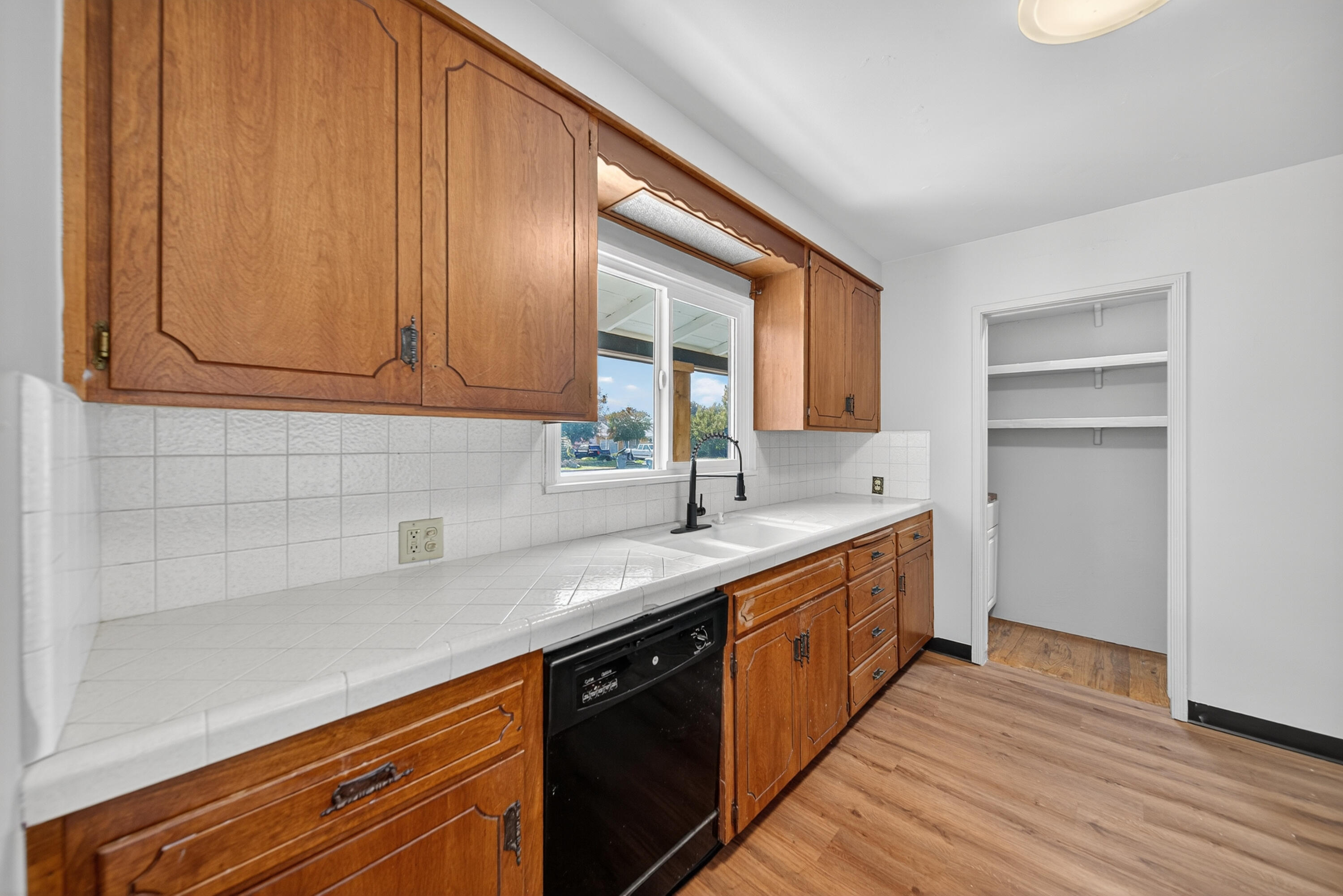 202 W Gail Ave, Tulare, CA 93274